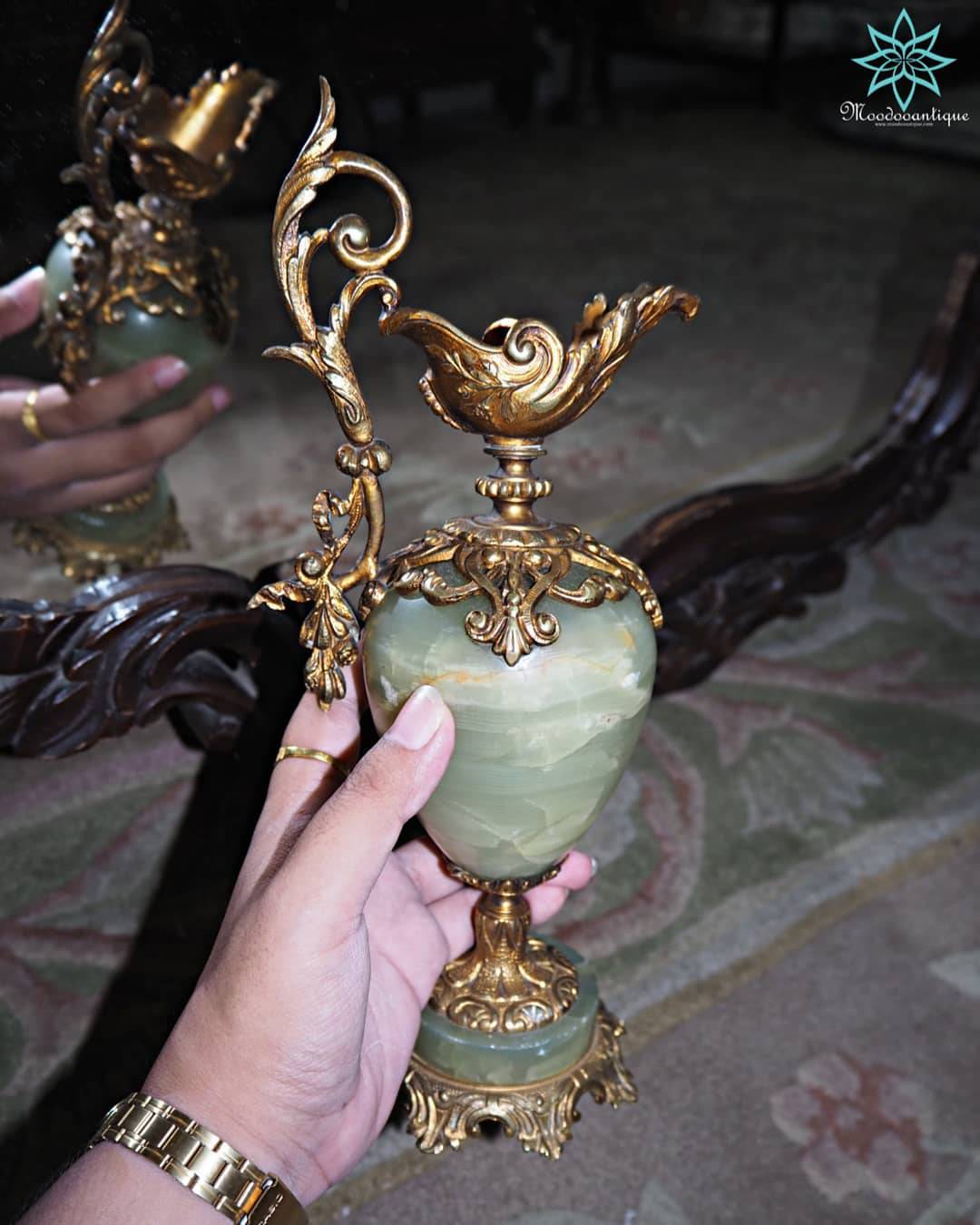 หินแกะสลักประดับบรอนซ์ทรงแจกัน