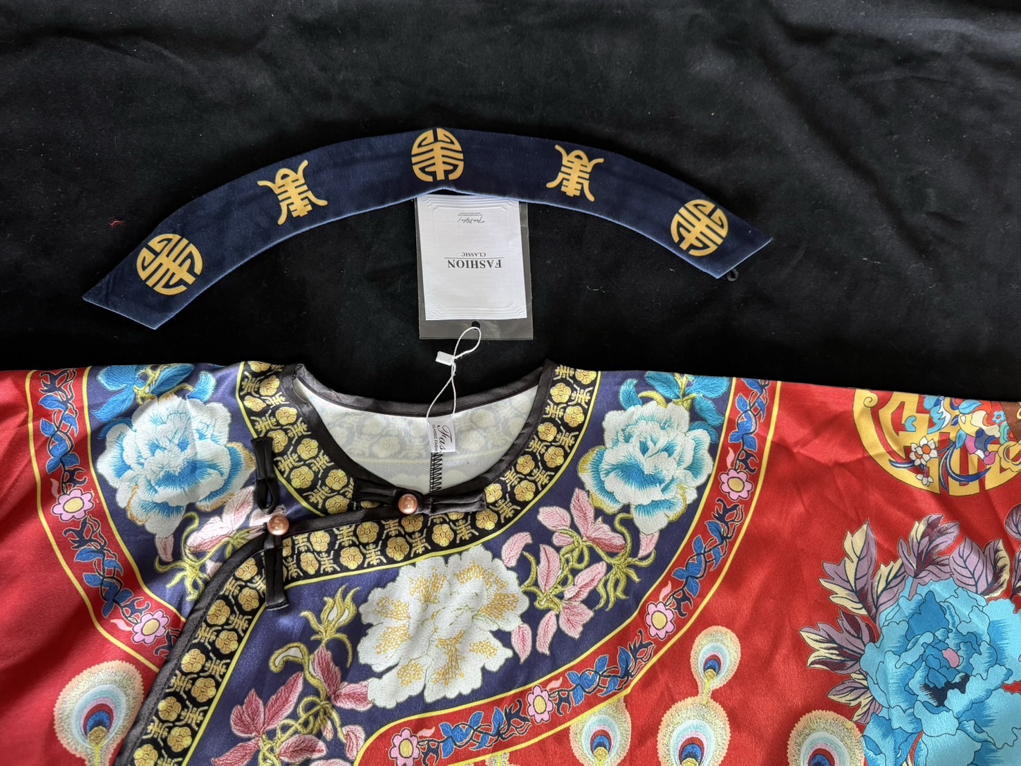 ชุดราชวงค์ชิงสีแดง