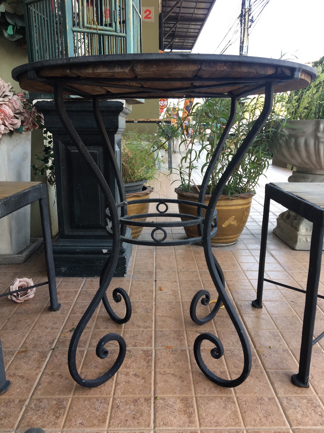ชุดโต๊ะเก้าอี้เหล็กดัดงานเก่า
