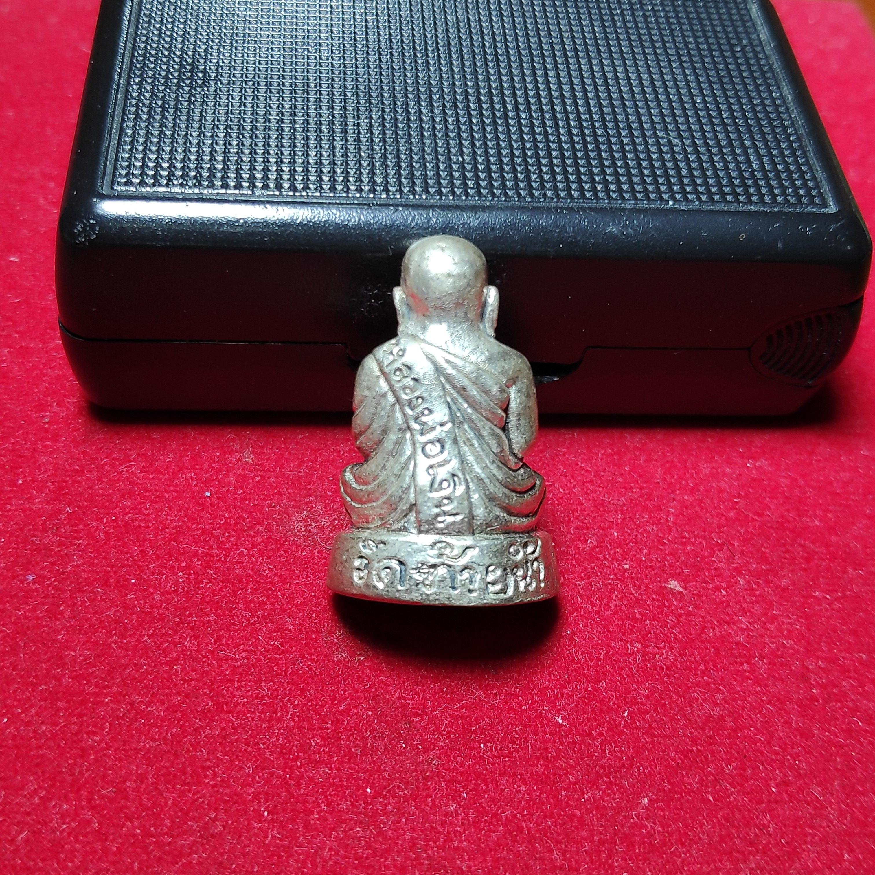 รูปหล่อหลวงพ่อเงินวัดท้ายน้ำรุ่นเงินล้าน555 ปี2555