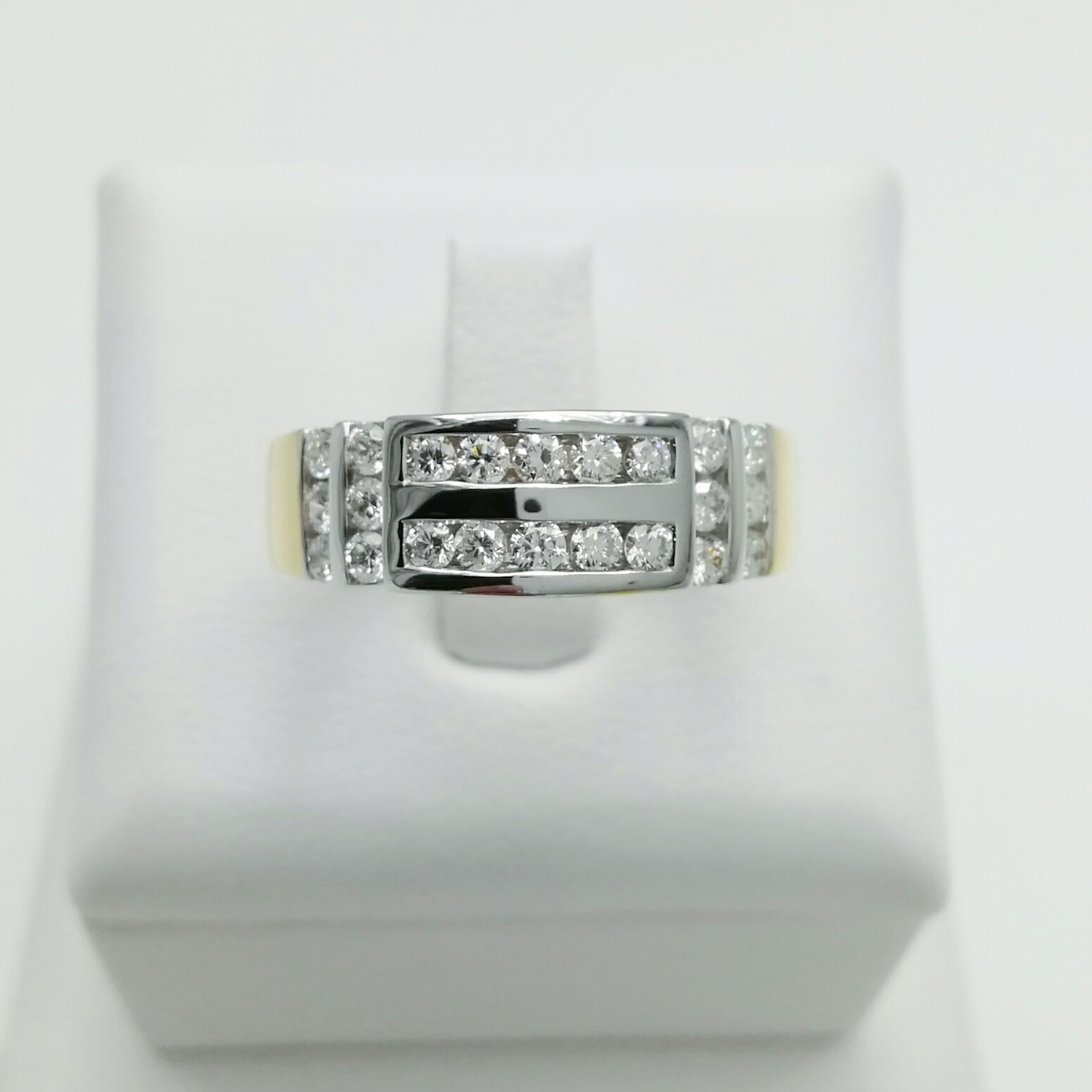 แหวนเพชรแท้น้ำหนักรวม 0.44 cts