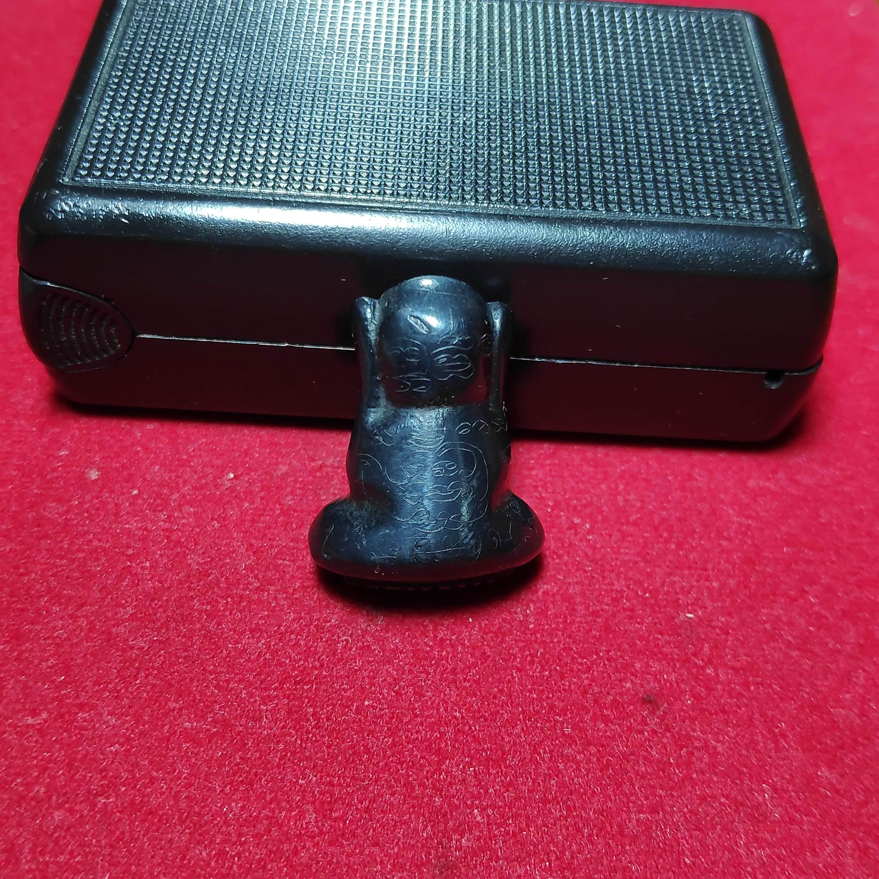 พระปิดตาหลวงปู่นาควัดห้วยจรเข้เนื้อเมฆพัตร