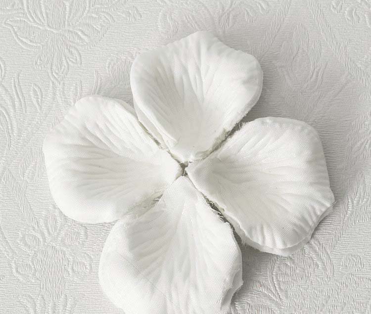 โปรโมชั่น//กลีบกุหลาบ รหัสสี 08 ขาวล้วน แพคละ 95-100 กลีบ