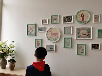 ชุดกรอบรูปติดผนัง Peony light blue กรอบรูปไม้ 14 ชิ้นพร้อมภาพตามแบบ + รูปแคนวาส 2 ชิ้นและวัสดุติดตั้ง