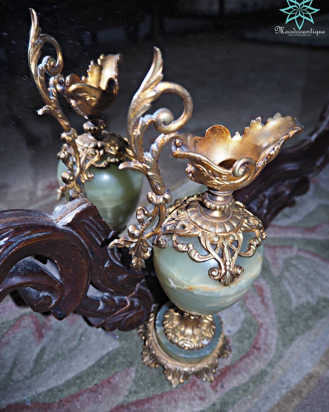 หินแกะสลักประดับบรอนซ์ทรงแจกัน