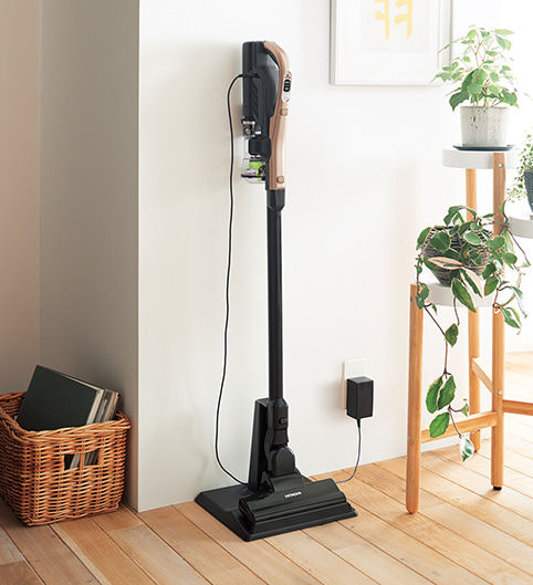 เครื่องดูดฝุ่น ชนิดไร้สาย ฮิตาชิ 18 โวลต์ 0.15 ลิตร รุ่น PV-XFL300 Made in Japan