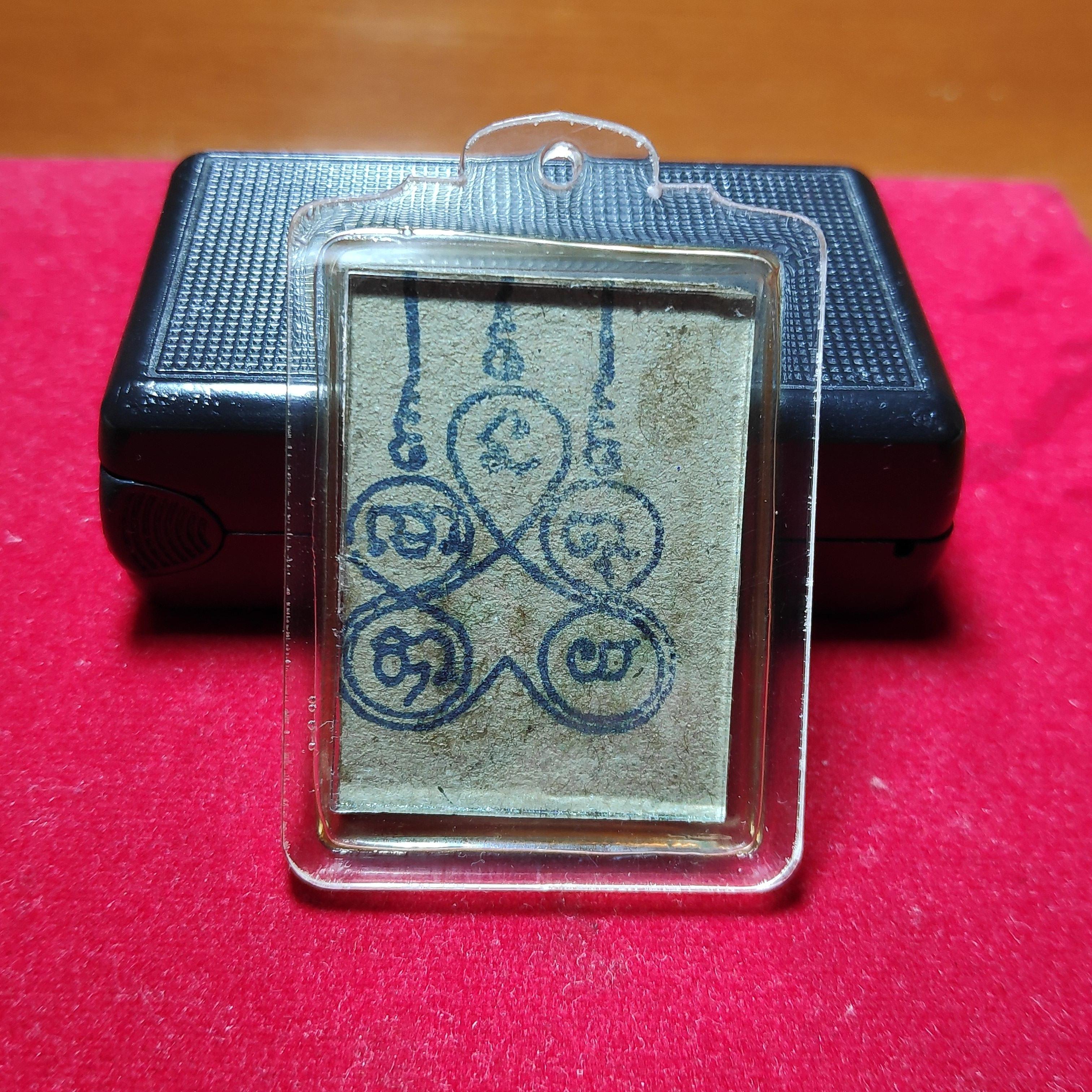 รูปถ่ายหลวงพ่อลีวัดอโศการามหลังปั้มยันต์