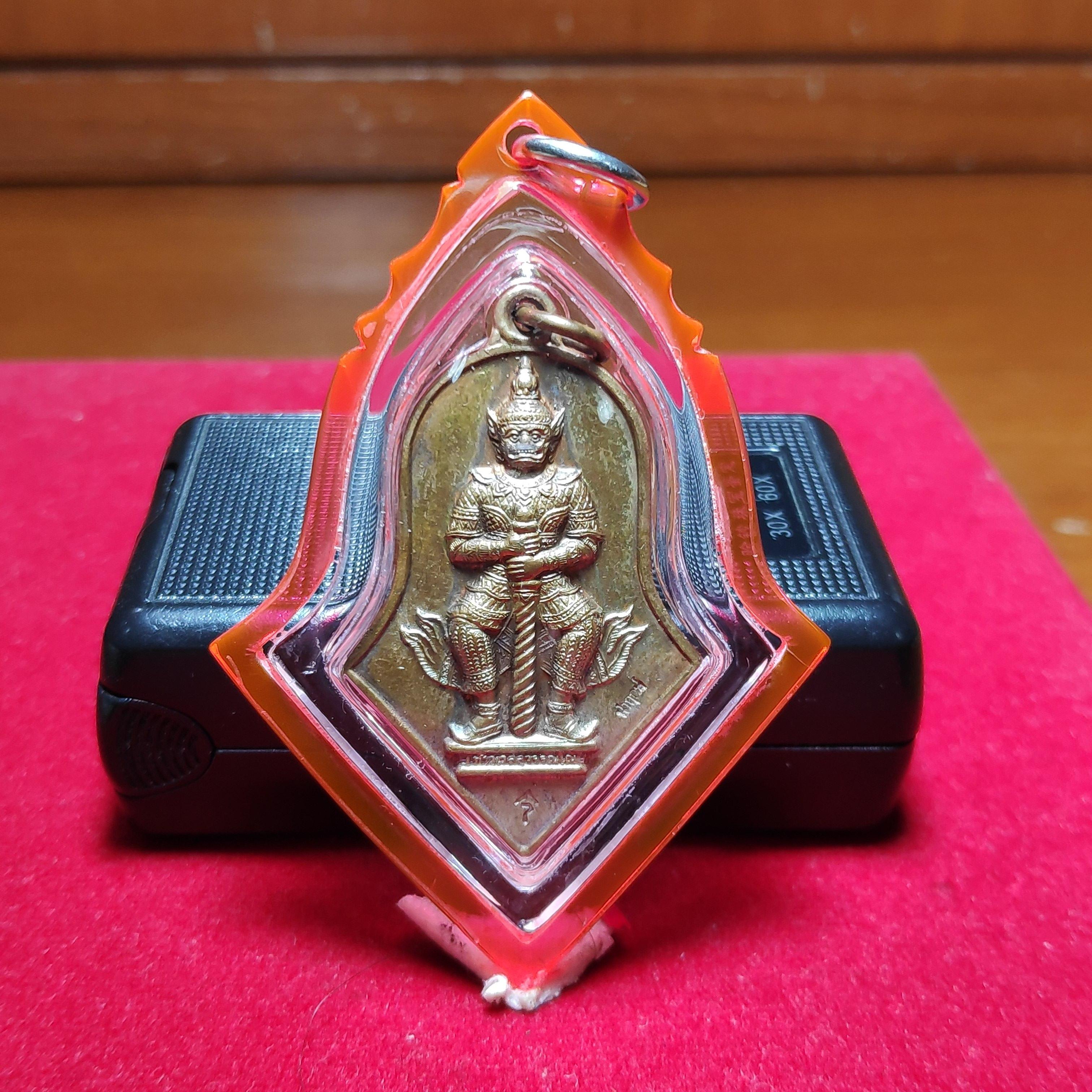 เหรียญท้าวเวสสุวรรณวัดจุฬามณีเนื้อทองเเดงปี2545จารรอบองค์