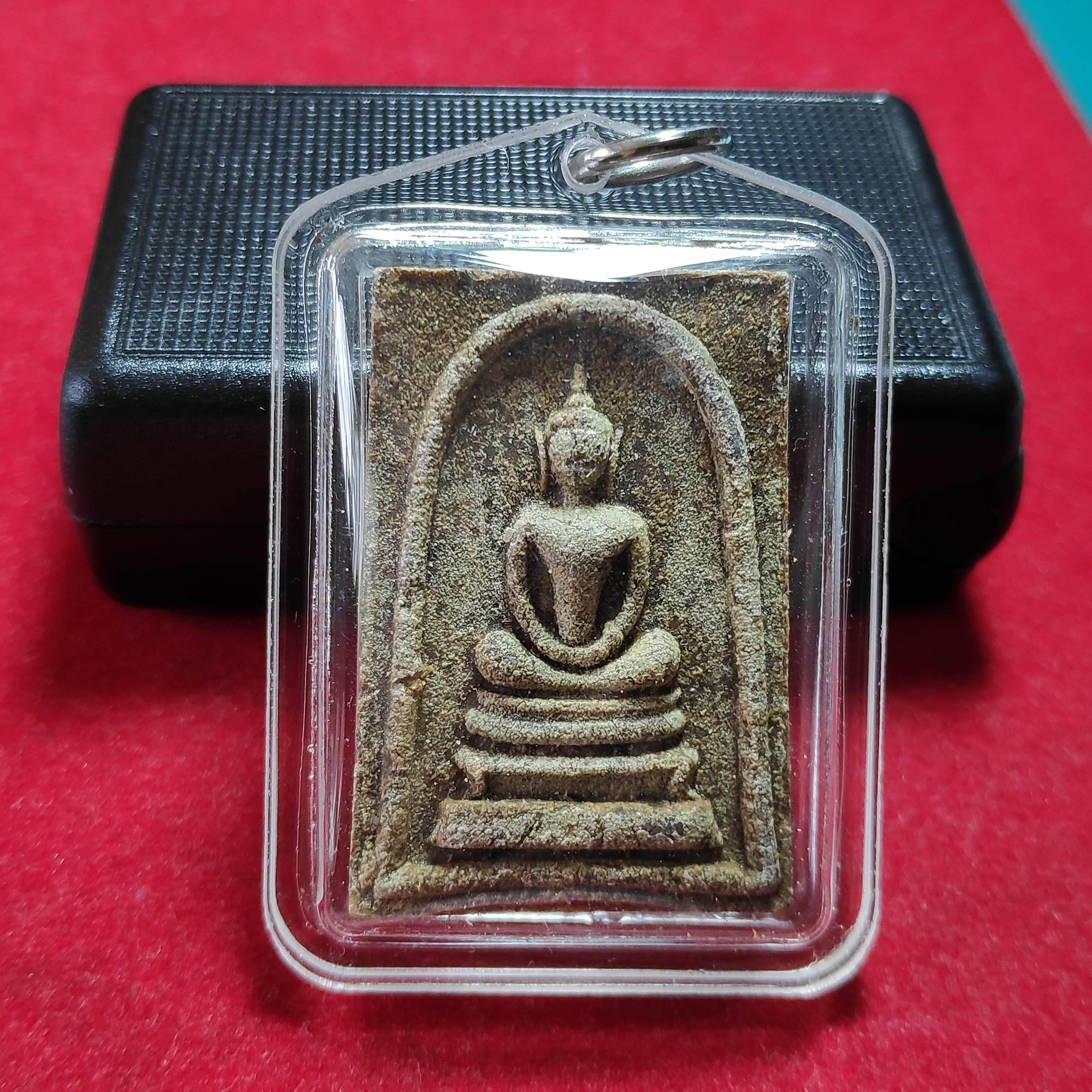 พระสมเด็จหลวงพ่อกวยหลังพระสิวลีพิมพ์เอวเล็กเนื้อผงน้ำมัน