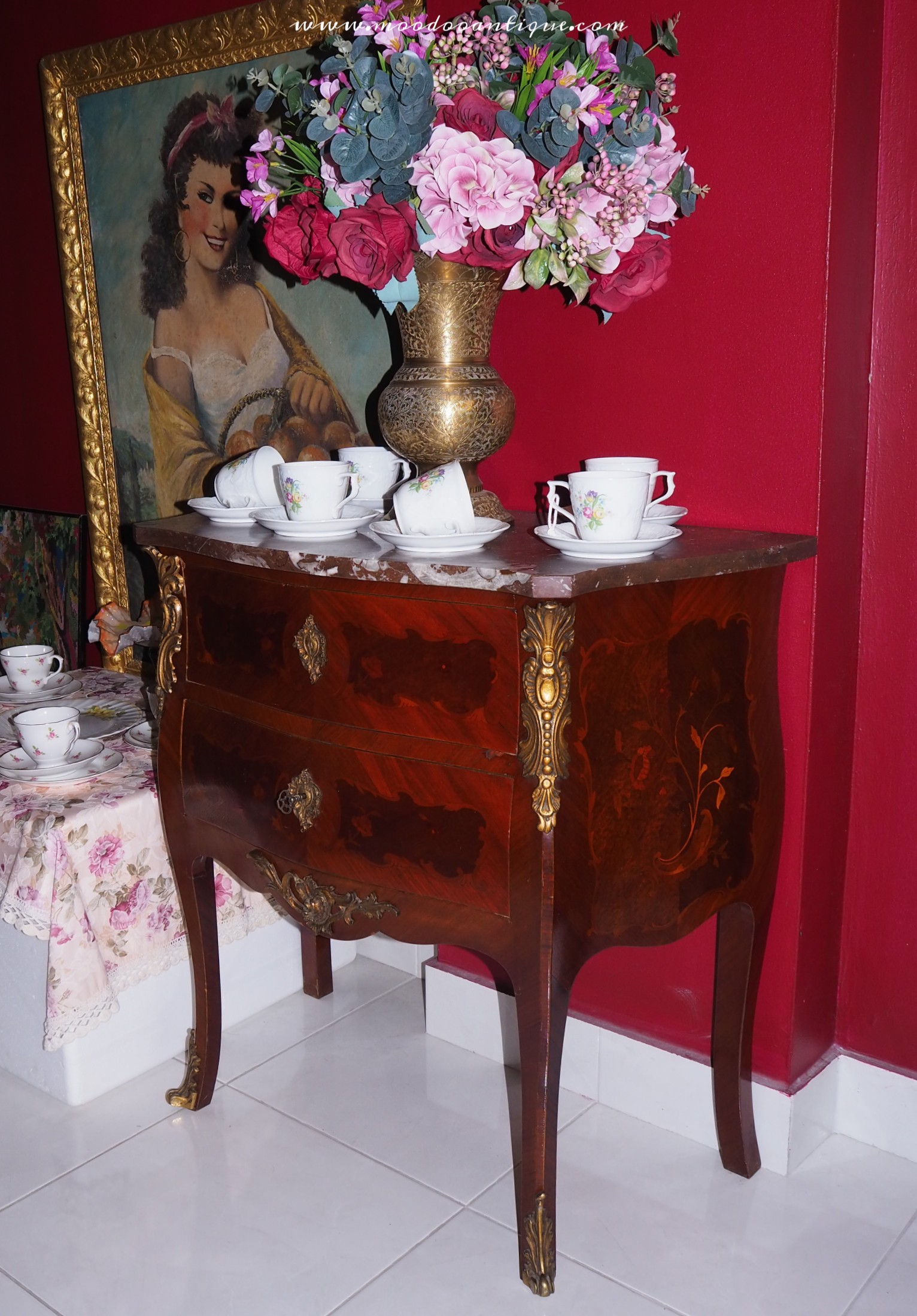 โต๊ะบอมบ์ งานฝรั่งเศส