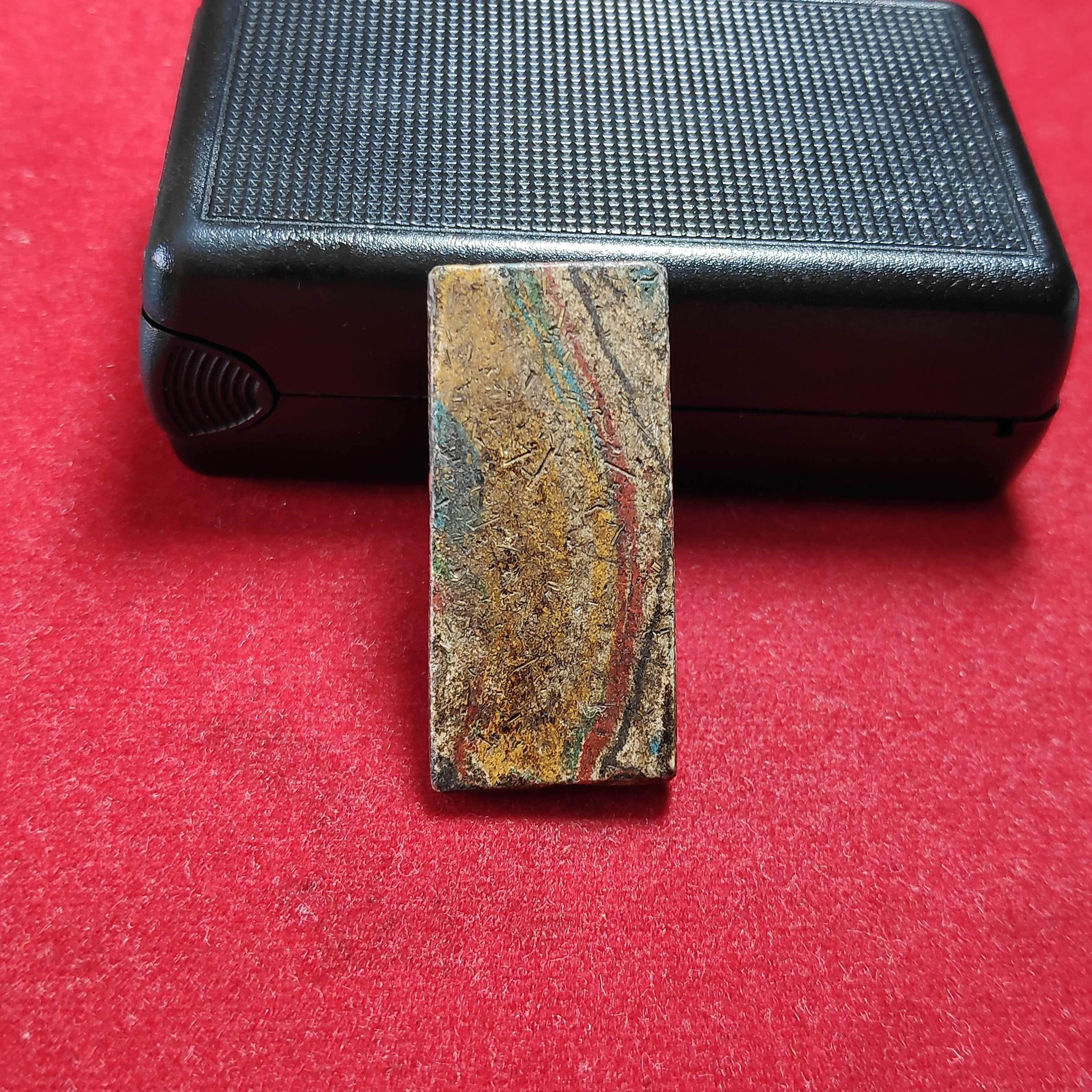 พระสมเด็จสายรุ้งกรุวังหน้าพิมพ์ไพ่ตองโรยผงตะไบ