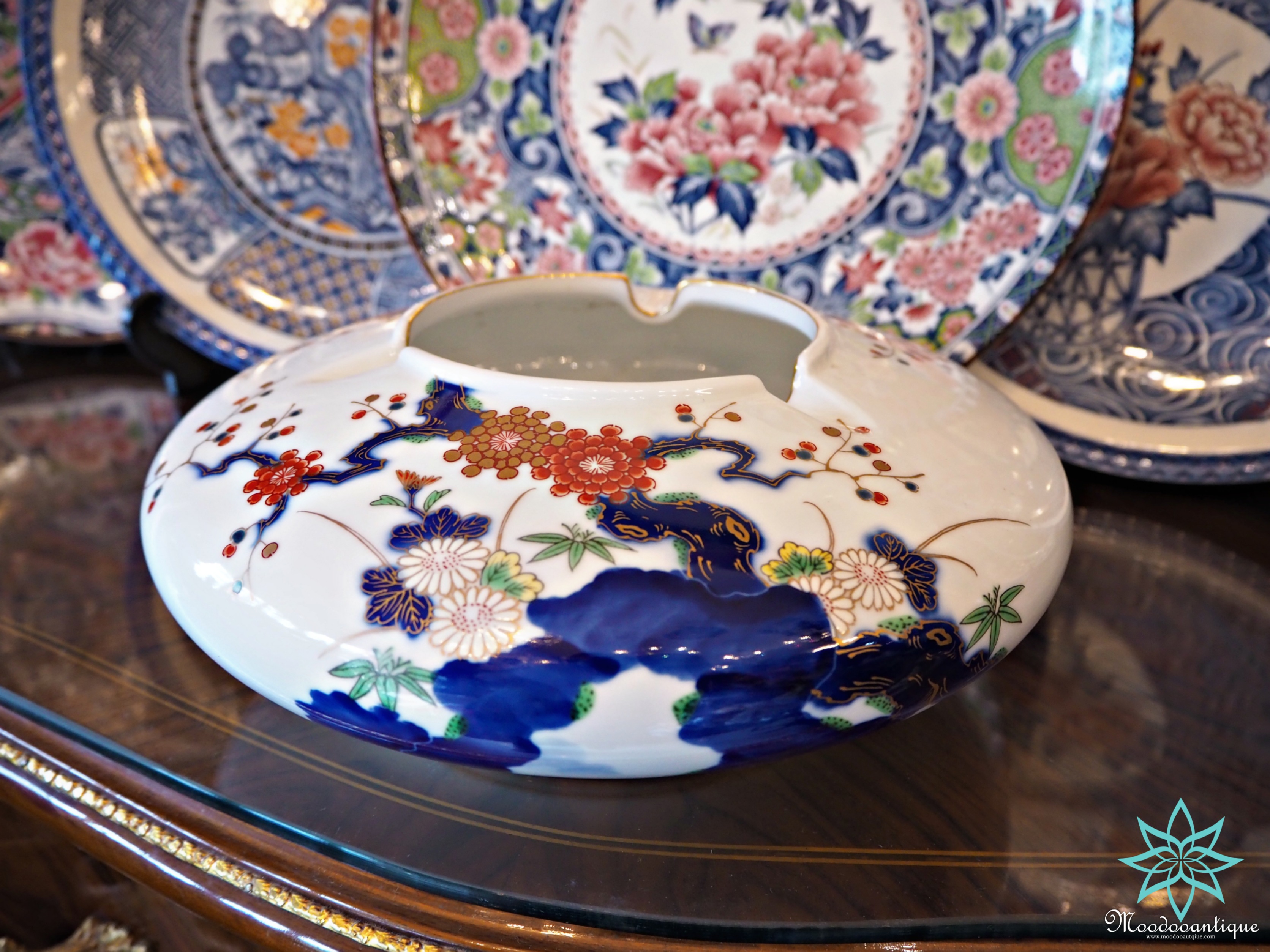 โถแจกันลายดอกเหมย