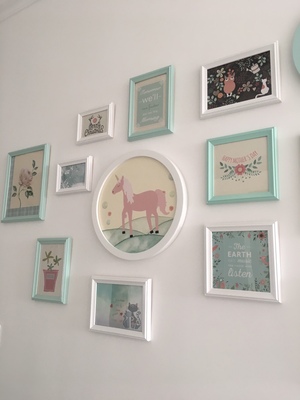 ชุดกรอบรูปติดผนัง Peony light blue กรอบรูปไม้ 14 ชิ้นพร้อมภาพตามแบบ + รูปแคนวาส 2 ชิ้นและวัสดุติดตั้ง