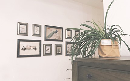 ชุดกรอบรูปติดผนัง Classic (Silver) กรอบรูป 9 ชิ้น พร้อมรูปภาพตามแบบและวัสดุติดตั้ง