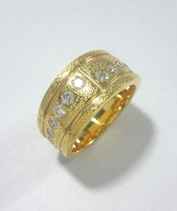 แหวนทองคำฝังเพชรแท้รวม 0.70 cts