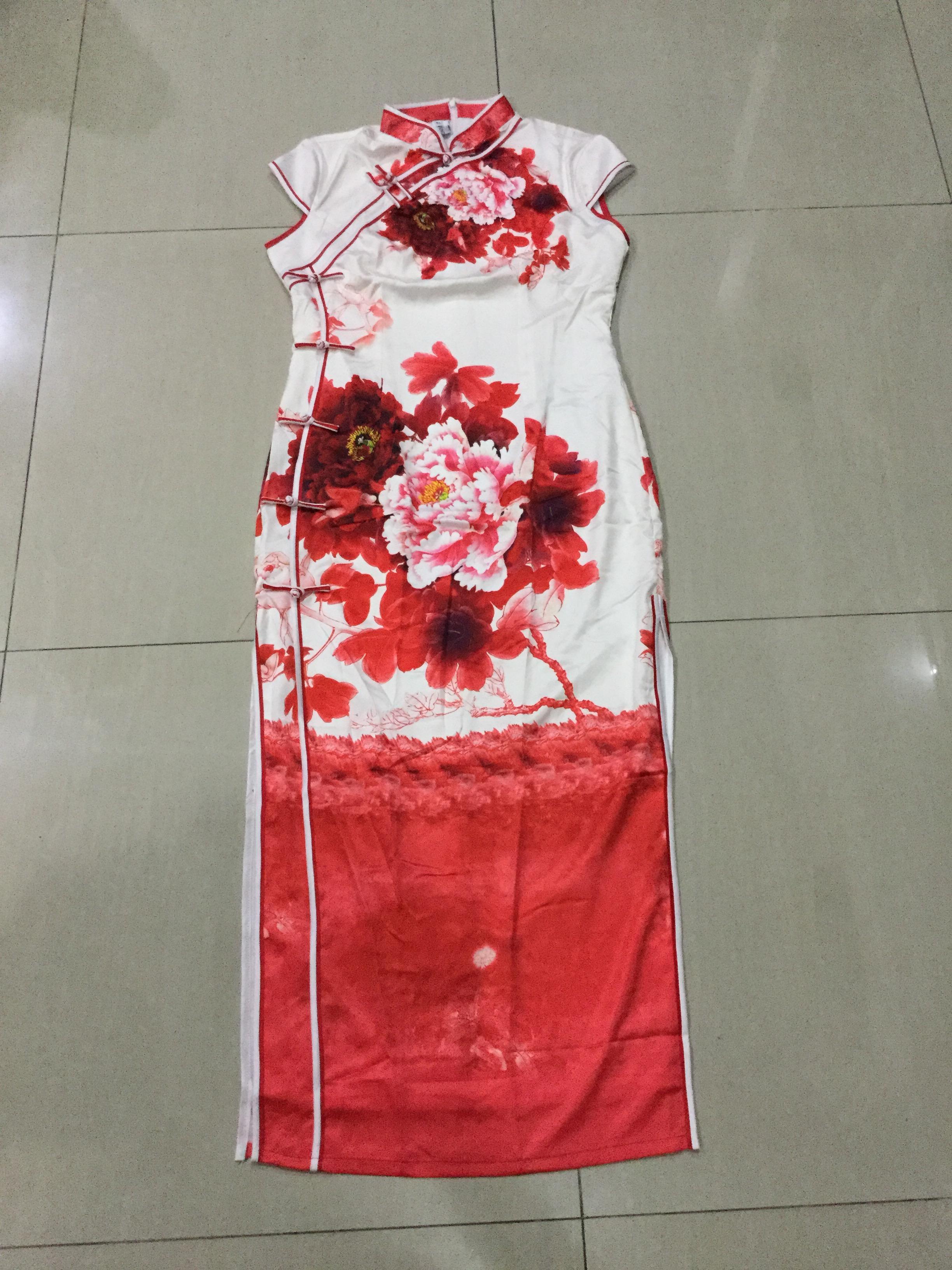 กี่เพ้ายาว ผ้าไหมสีขาวลายดอกแดง รหัส 10/158 สินค้าพร้อมส่ง