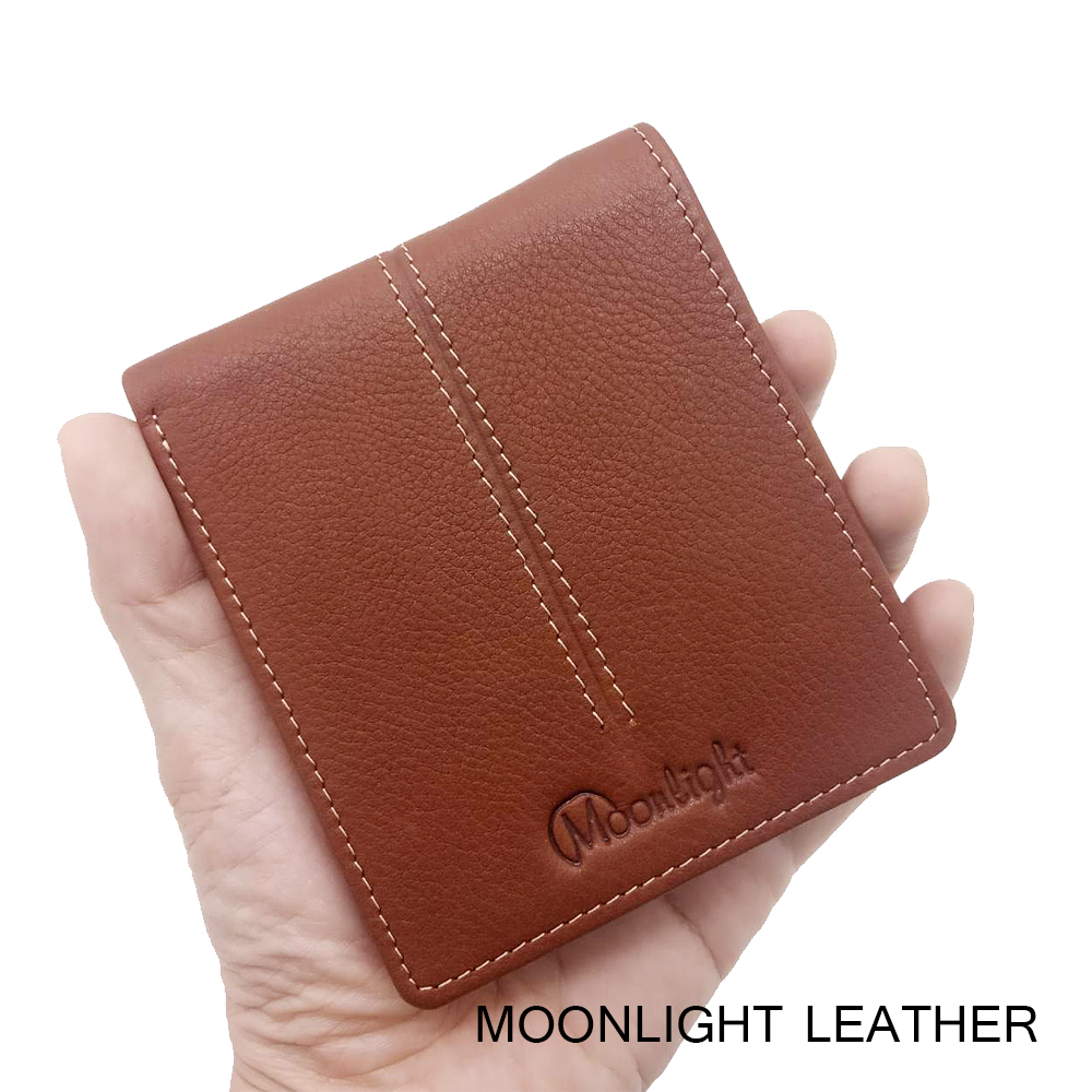 กระเป๋าสตางค์ผู้ชาย หนังแท้ Moonlight รุ่น Less But More Ep.07 สีน้ำตาลอ่อน ใส่บัตรได้ถึง 20 ใบ สวยมาก มีกล่องพร้อมเป็นของขวัญได้