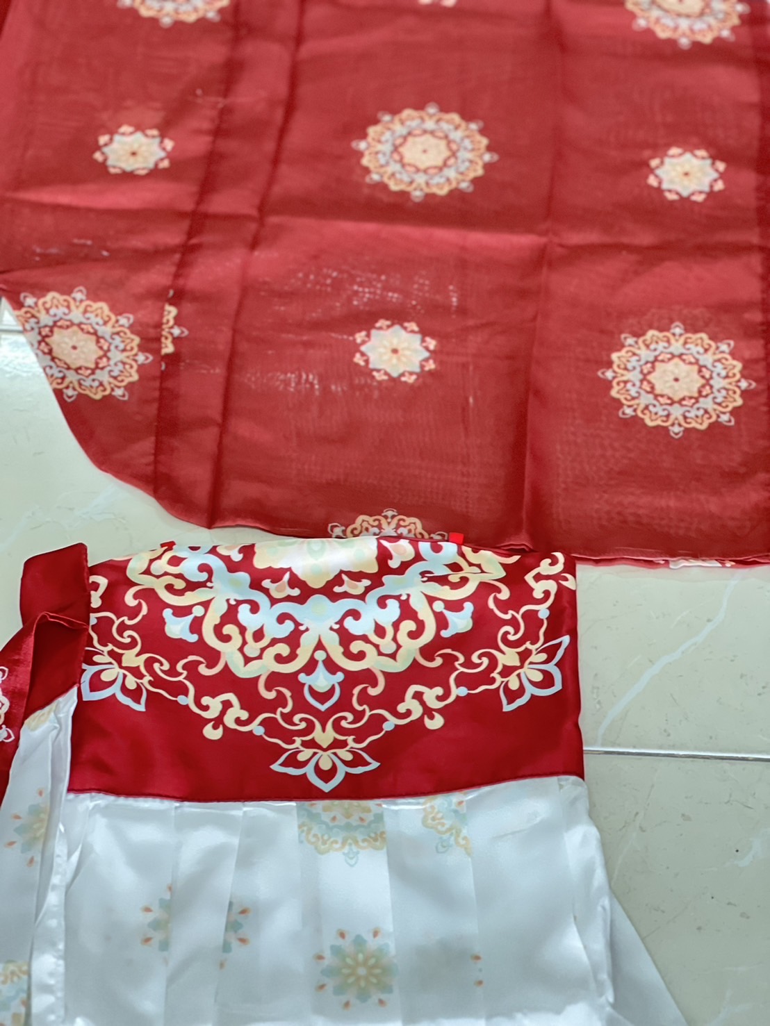 ชุดจีนหญิงฮั่น เสื้อแดงยาว + เดรสขาว