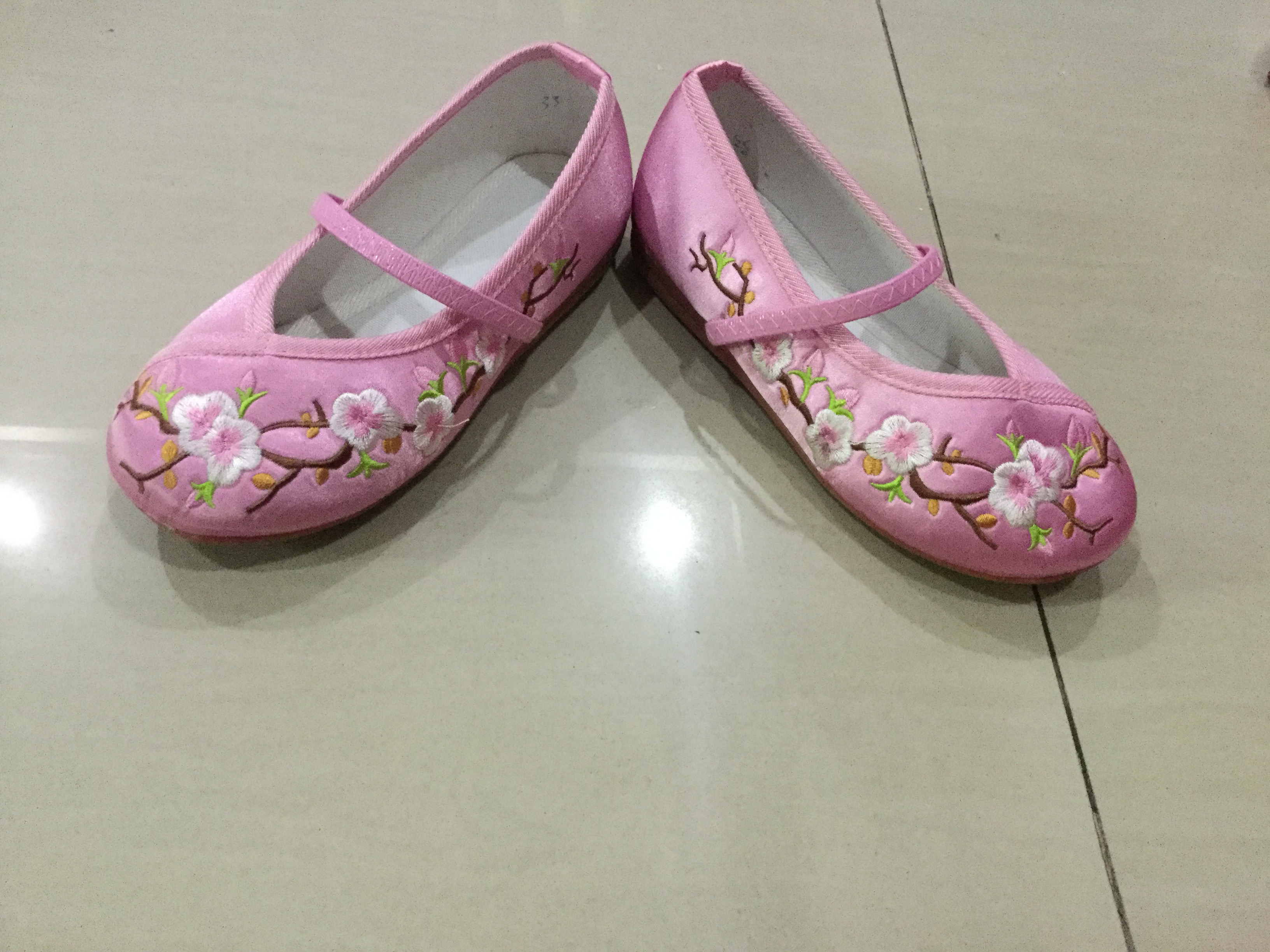 รองเท้า สไตล์จีน ของสาวน้อยสีชมพูอ่อน พร้อมส่ง