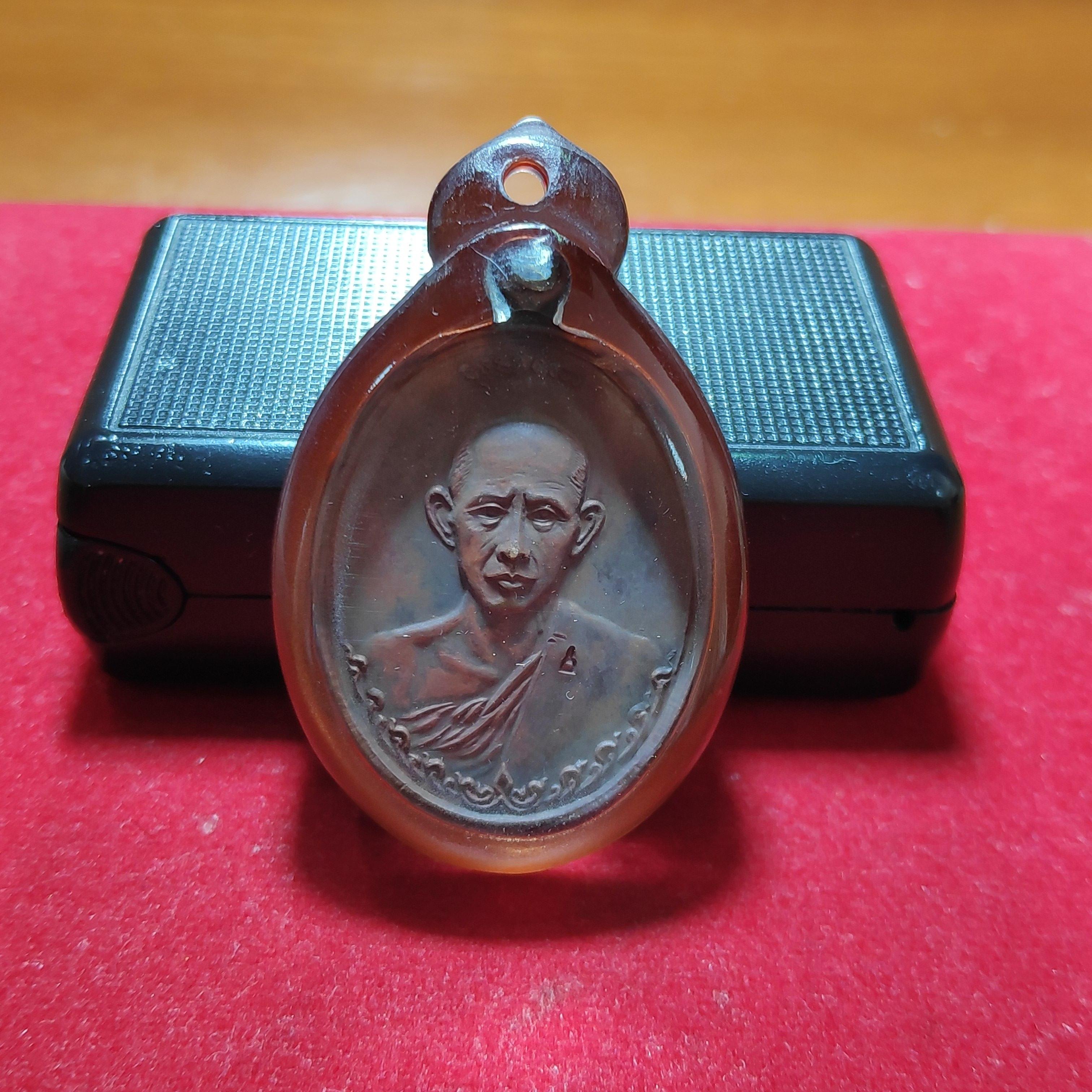 เหรียญครูบาเเก่นสุมโนวัดประตูป่องปี2518