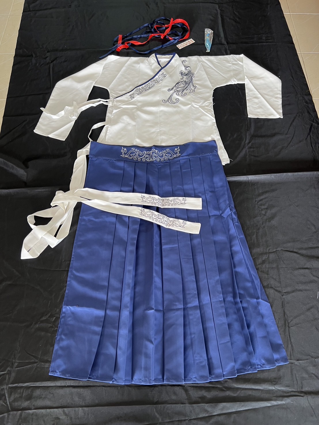 ชุดจีนฮั่น เสื้อขาว + กระโปรงน้ำเงิน