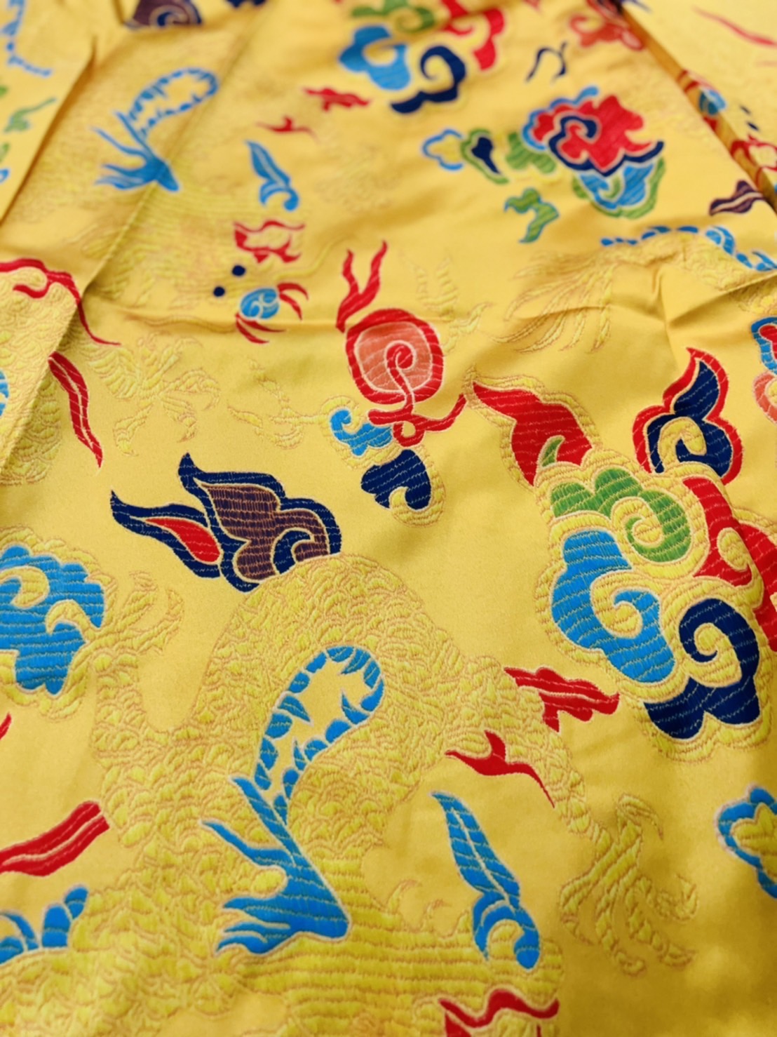 กี่เพ้ายาวเกาะอกสีทอง LX99 สินค้าพร้อมส่ง