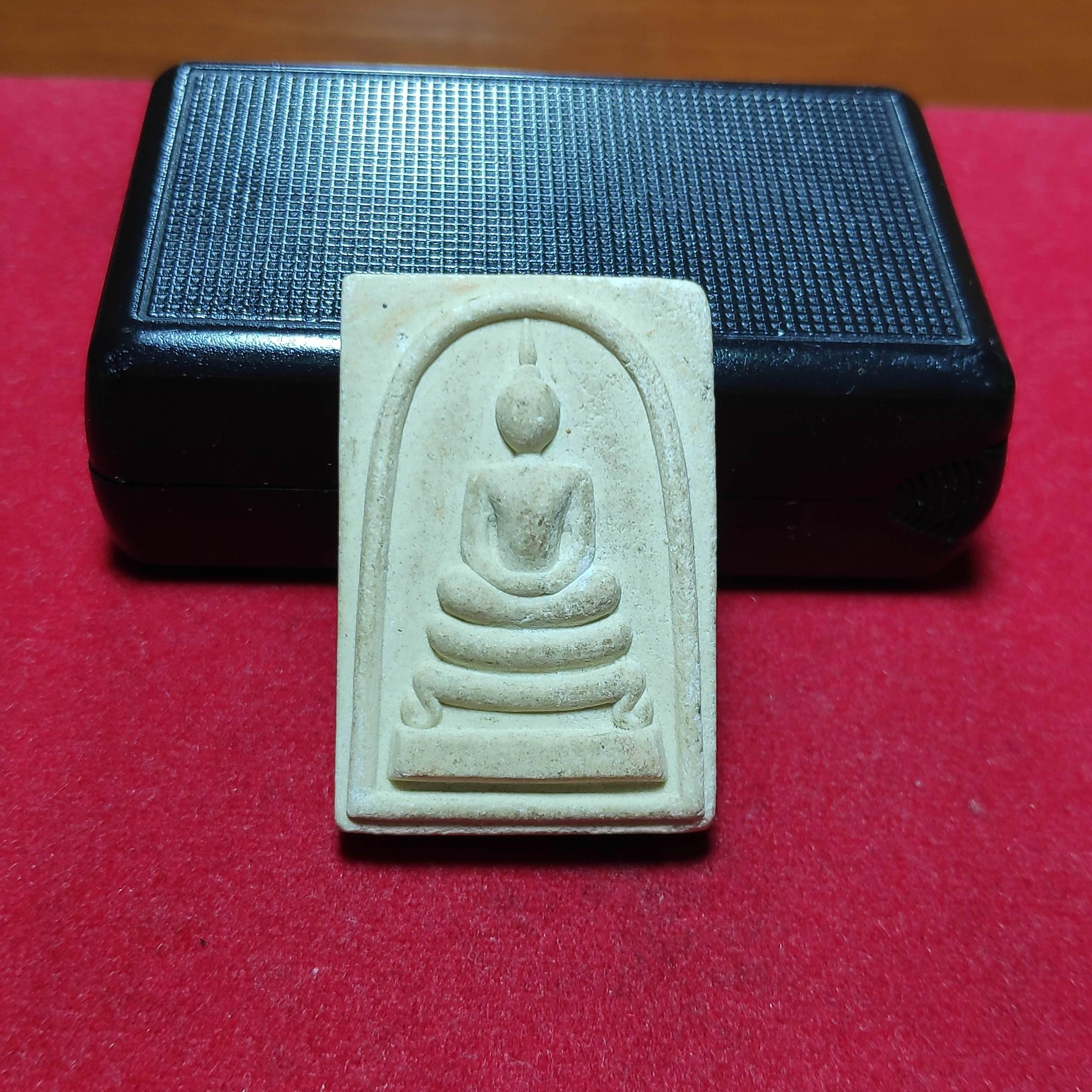 พระสมเด็จปลอดภัยรุ่นเรกหลวงพ่อจ้อยวัดศรีอุทุมพรปี2535