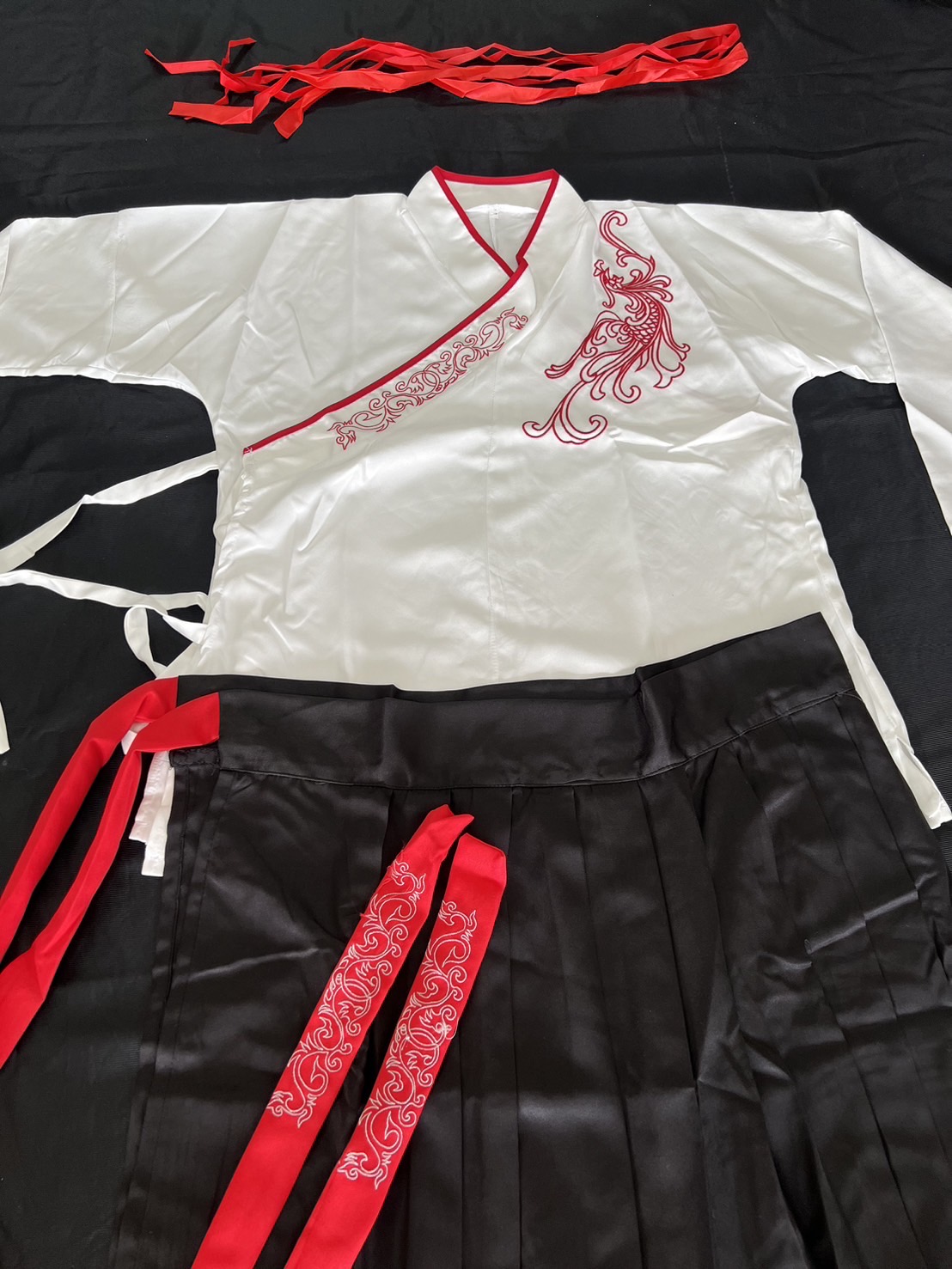 ชุดจีนฮั่น เสื้อขาว + กระโปรงดำ