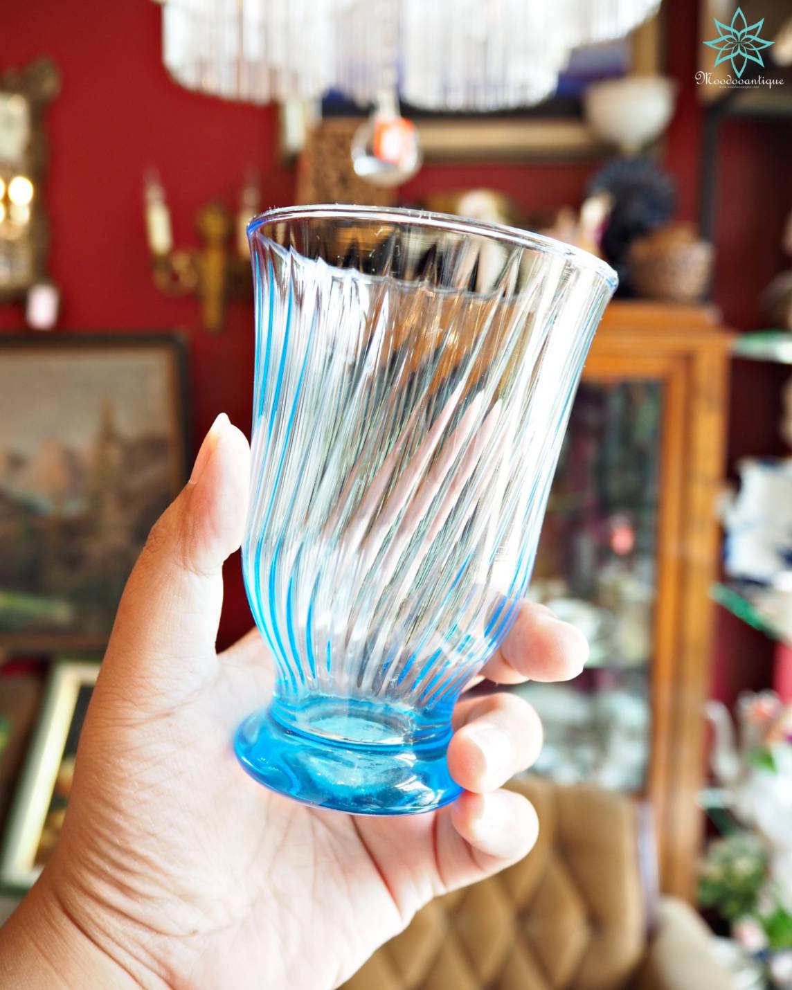 แก้วทรงสูงสีฟ้าน้ำทะเลจากญีปุ่น