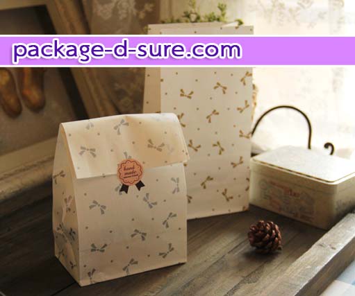 โปรโมชั่น//ถุงกระดาษสีแบบฐานตั้ง ไม่มีหูหิ้ว ไซส์เล็ก 23*12*7 สีขาว ลายโบว์เงิน