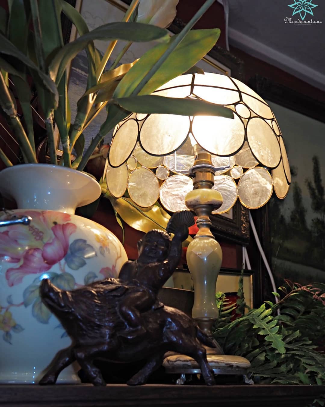 โคมไฟตั้งโต๊ะหินอ่อน