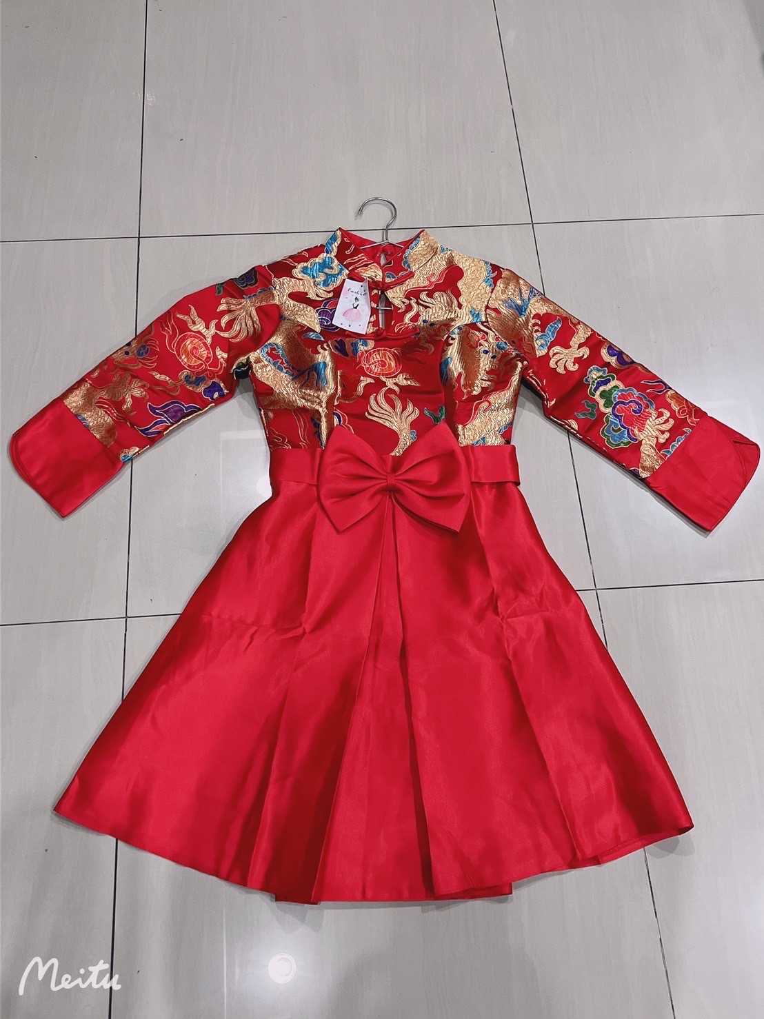 เดรสสั้นสีแดง ผ้าโพลีเอสเตอร์ รหัส CC136