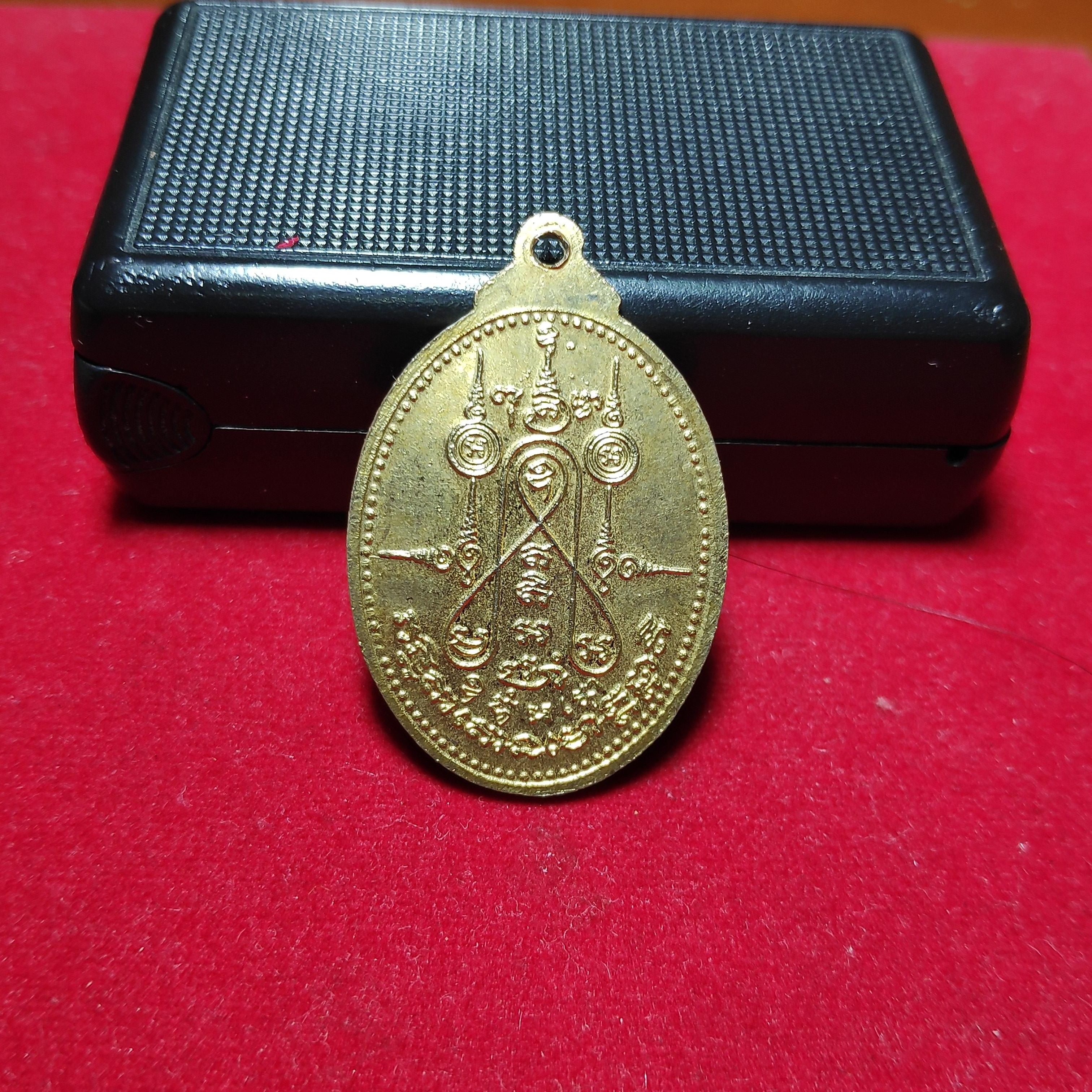 เหรียญฉลองสมณศักดิ์พระครูชั้นเอกโศภนวชิรธรรมวัดบุญทวีปี2520