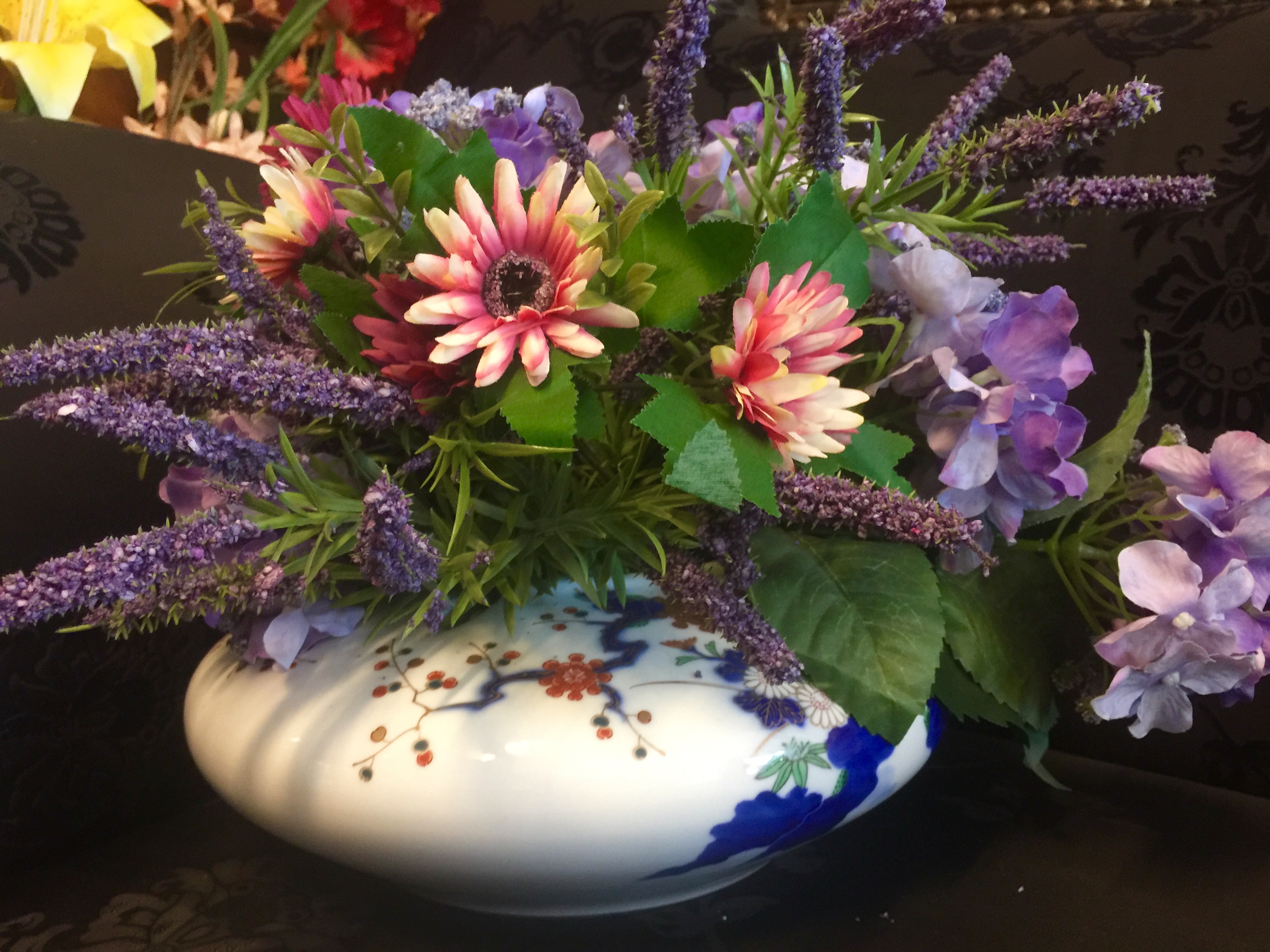 โถแจกันลายดอกเหมย