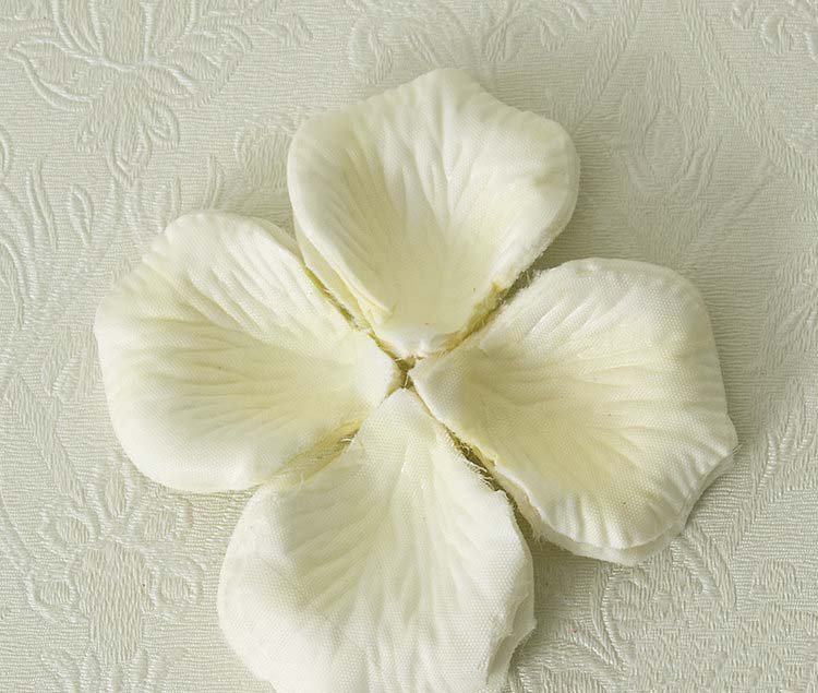 โปรโมชั่น//กลีบกุหลาบ รหัสสี 07 ขาวครีม แพคละ 95-100 กลีบ