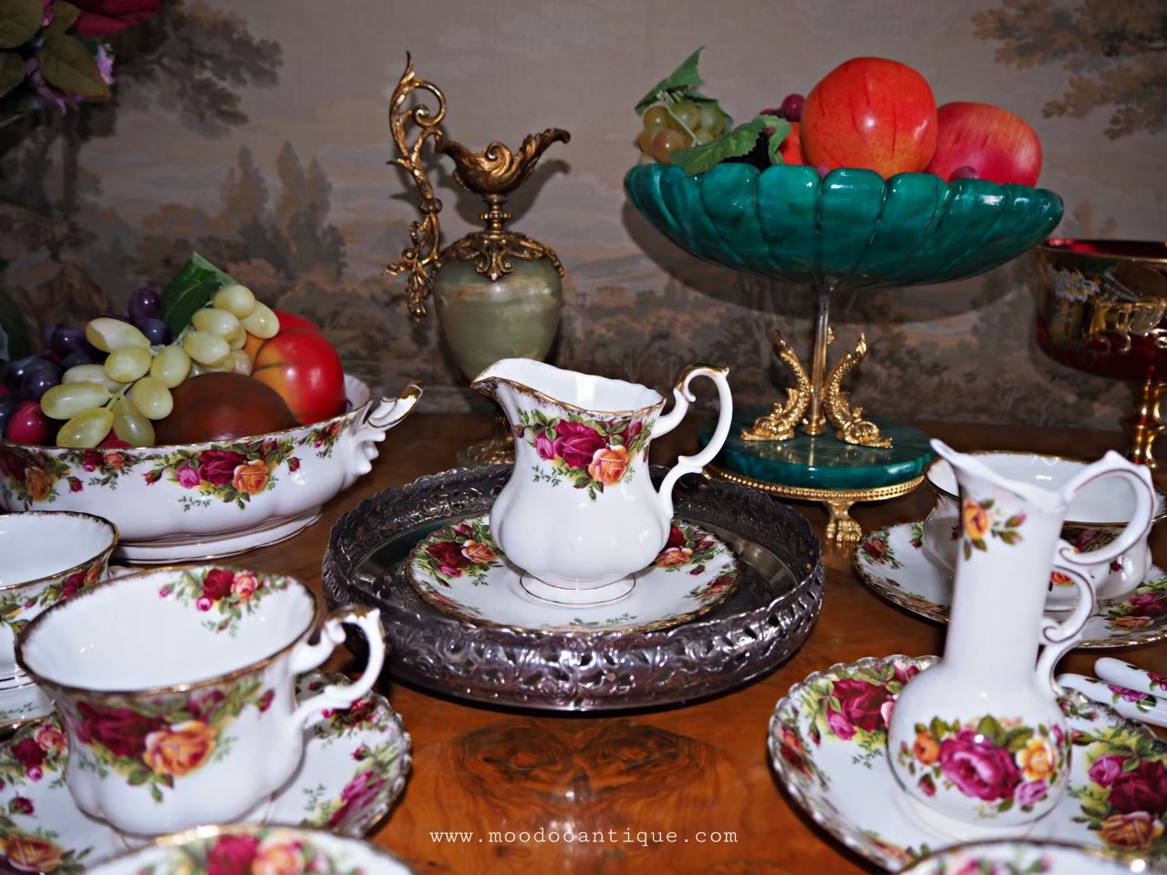 Old Country Roses Royal Albert bone