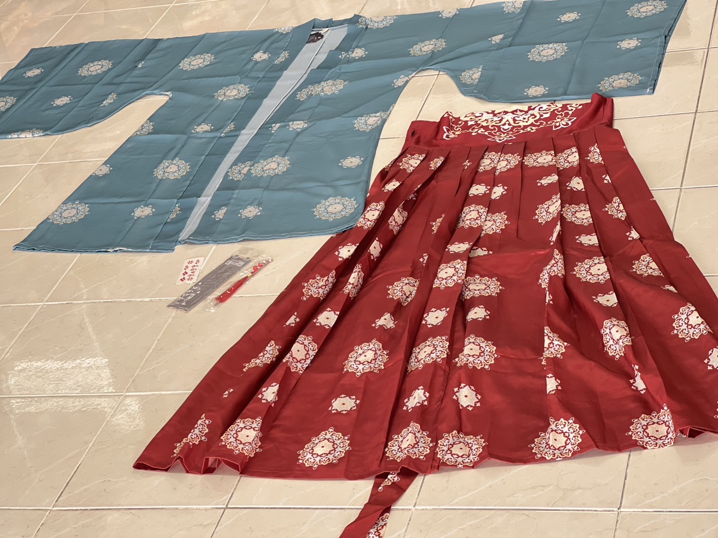 ชุดจีนหญิงฮั่น เสื้อเขียว + เดรสแดง