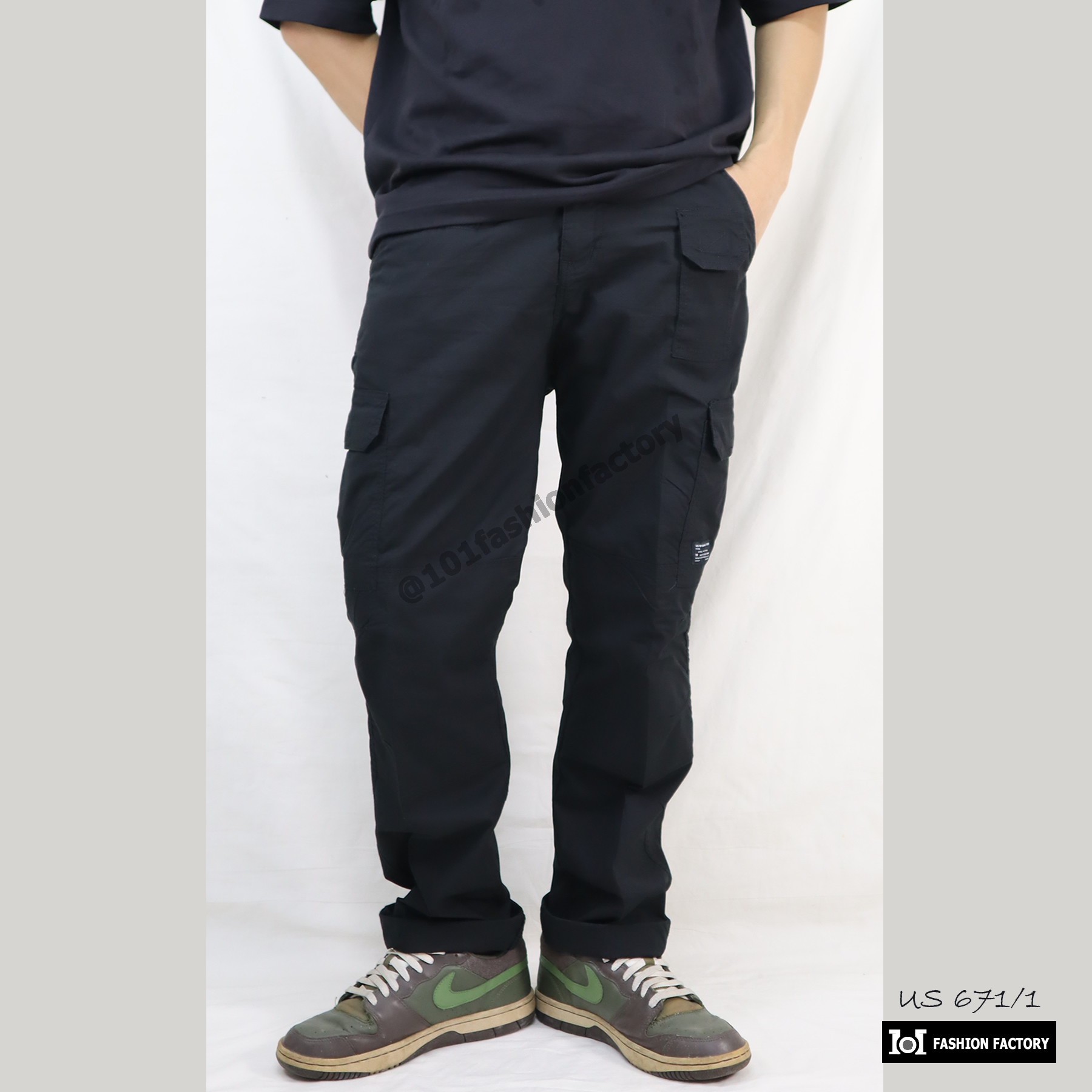 กางเกงแฟชั่นคาร์โก้ NO.671/1 Legular Fit ผ้ากันลมยืดทรงกระบอก สีดำ | US101