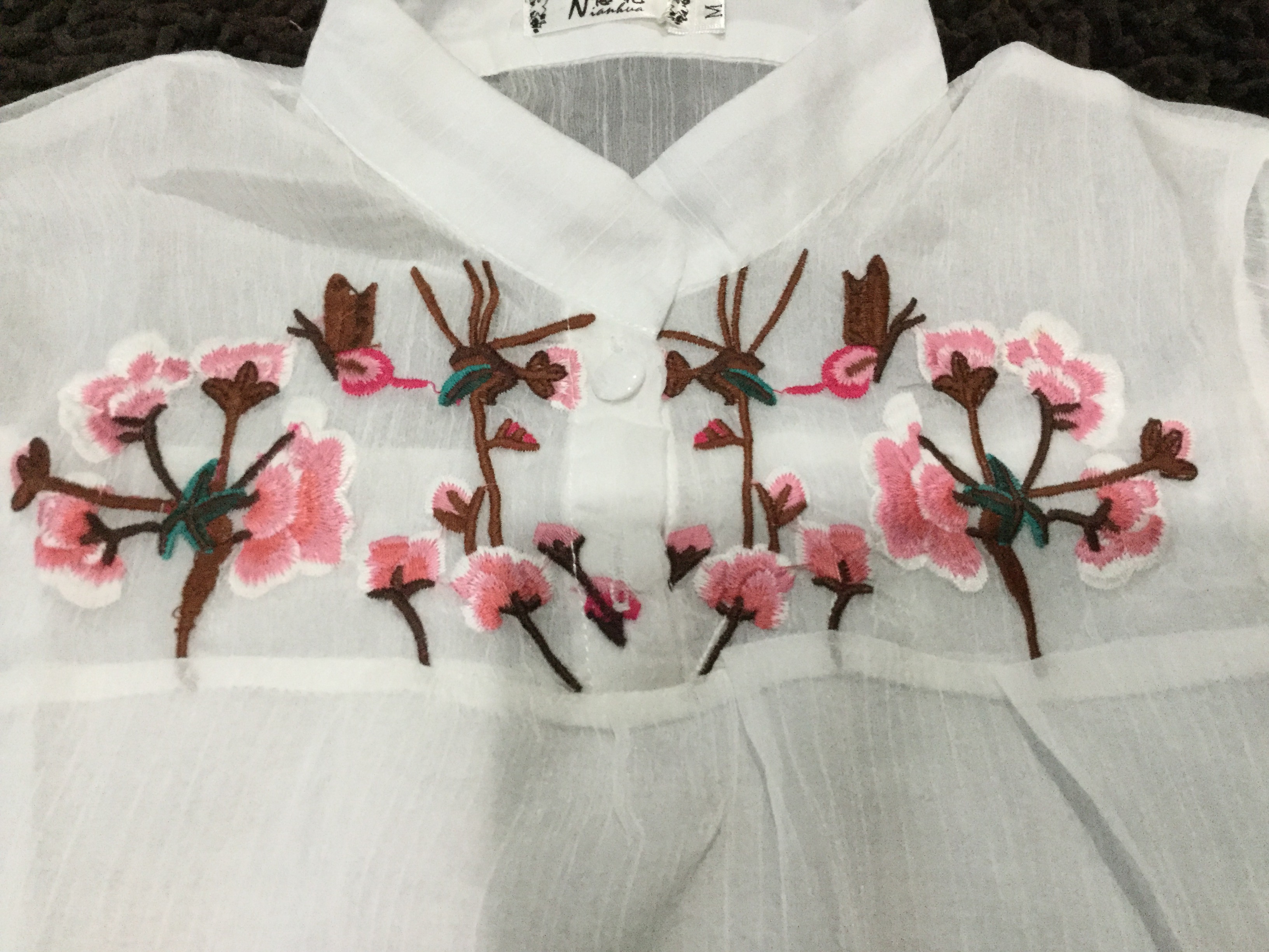 เสื้อแขนสี่ส่วน เนื้อดี ใส่สบาย รหัส WF 47. สีขาวลายปักดอก