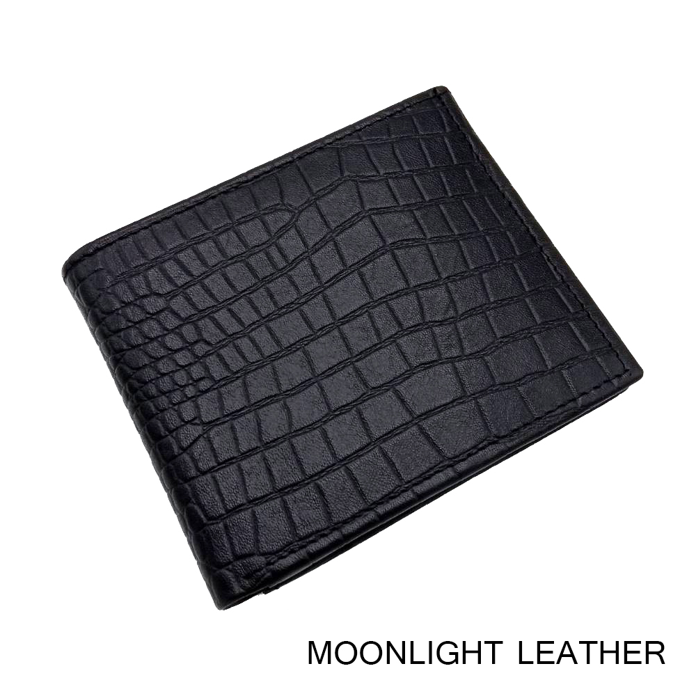 กระเป๋าสตางค์หนังวัวแท้ สำหรับผู้ชาย แบรนด์ Moonlight รุ่น Lux สีดำอัดลายหนังจระเข้ สวย ทน เบาบาง นิ่มมาก พร้อมกล่องเป็นของขวัญได้