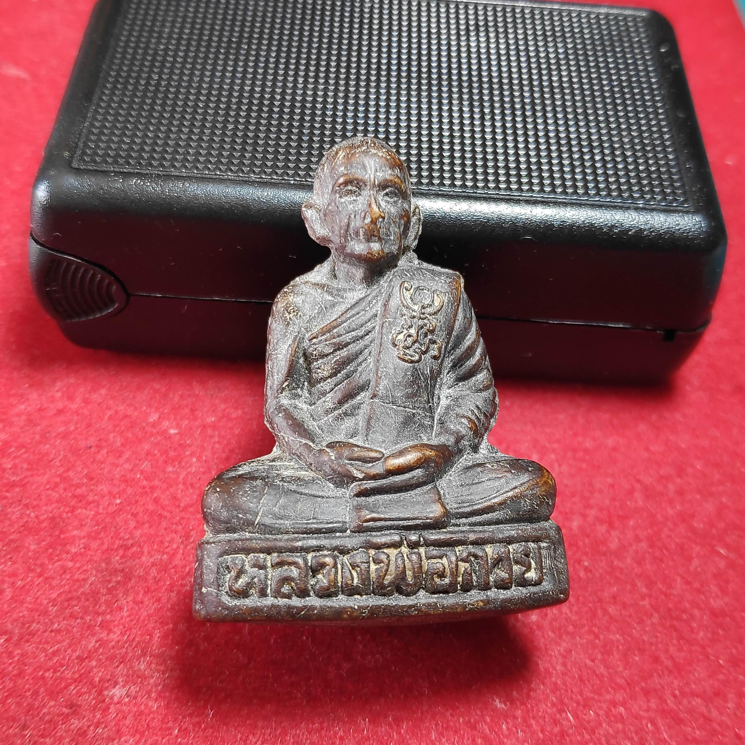 พระรูปเหมือนลอยองค์หลวงพ่อกวยวัดโฆสิตารามเนื้อผงน้ำมันหน้าตัก3เซ็นต์