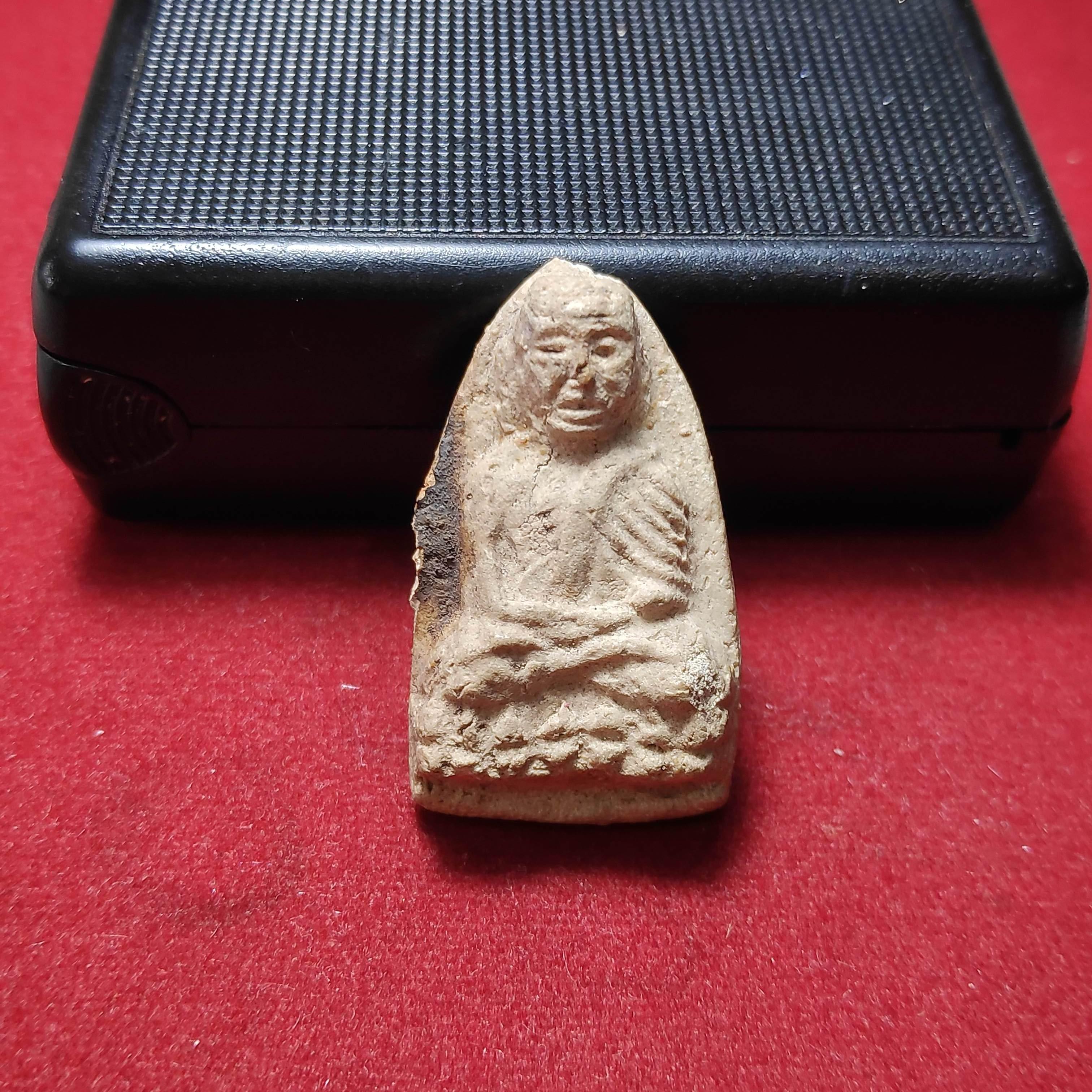 พระหลวงปู่ทวดหลังหนังสือพิมพ์หลวงปู่ดู่วัดสะเเกปี2510