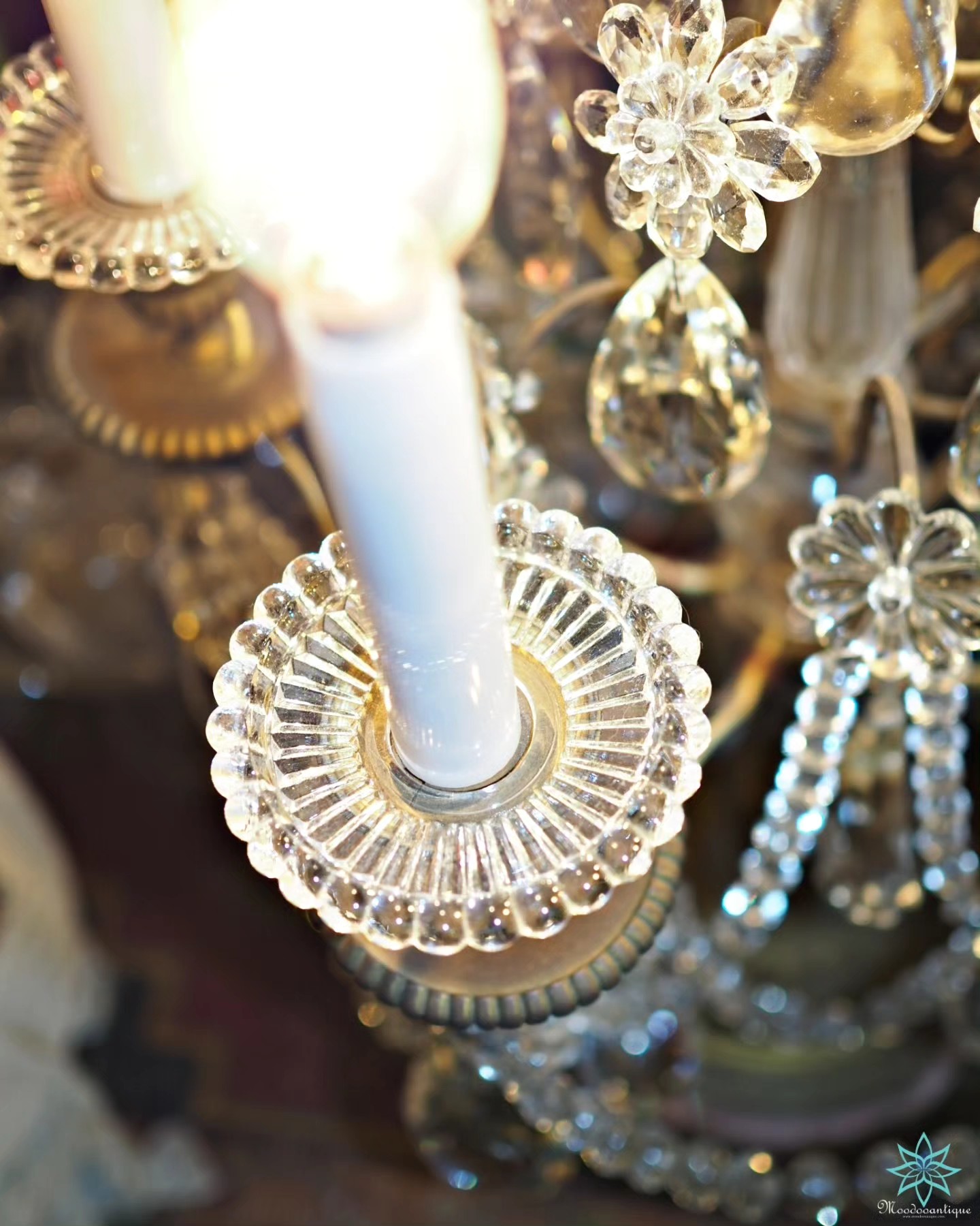antique french chanderlier table