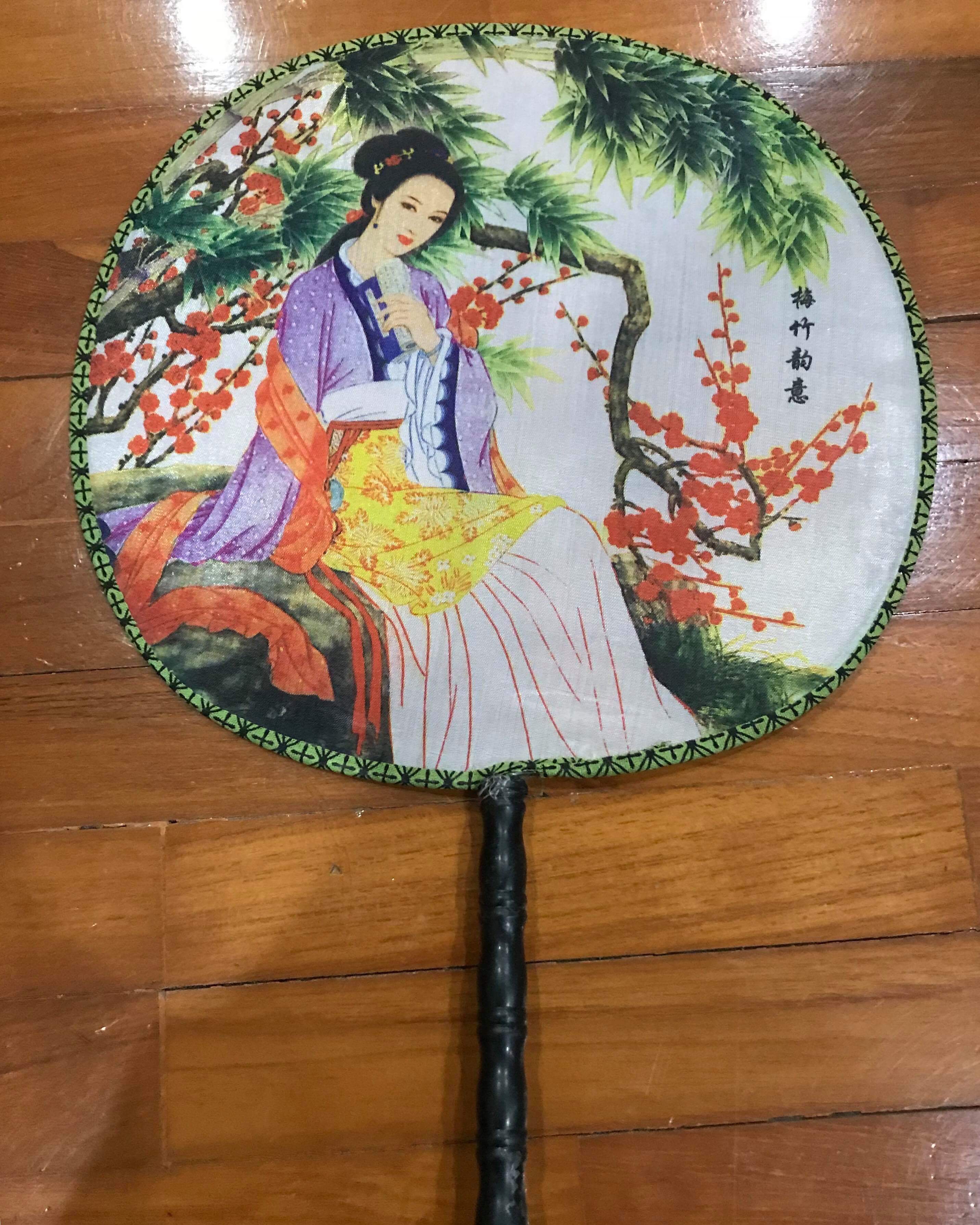 พัดจีนลายสาวงาม(คละลาย)