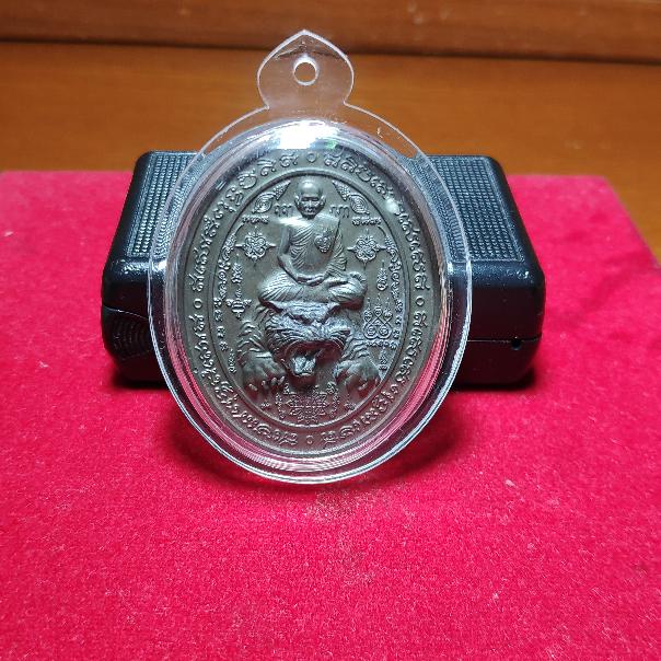 เหรียญเพชรบูรพาพยัคฆ์เเสนล้านหลวงปู่บุญมาสำนักสงฆ์เขาเเก้วทอง