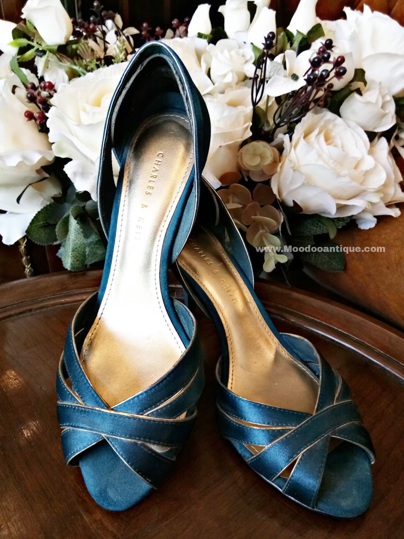 รองเท้า Charles & Keith ( Used) สีนำ้ทะเล