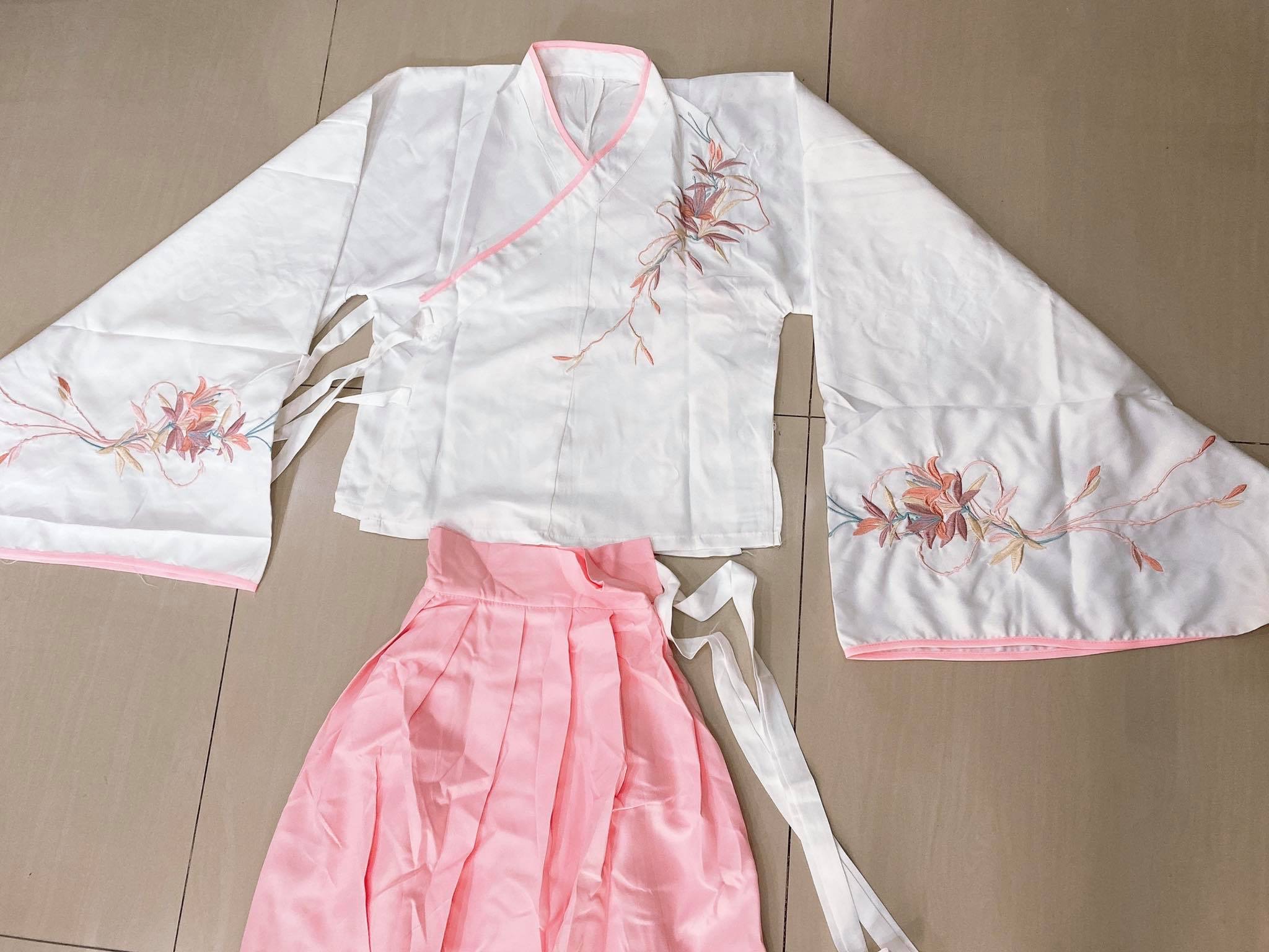 ชุดHUNFU รหัส TYD 56 สีขาว ชมพู สินค้าพร้อมส่ง