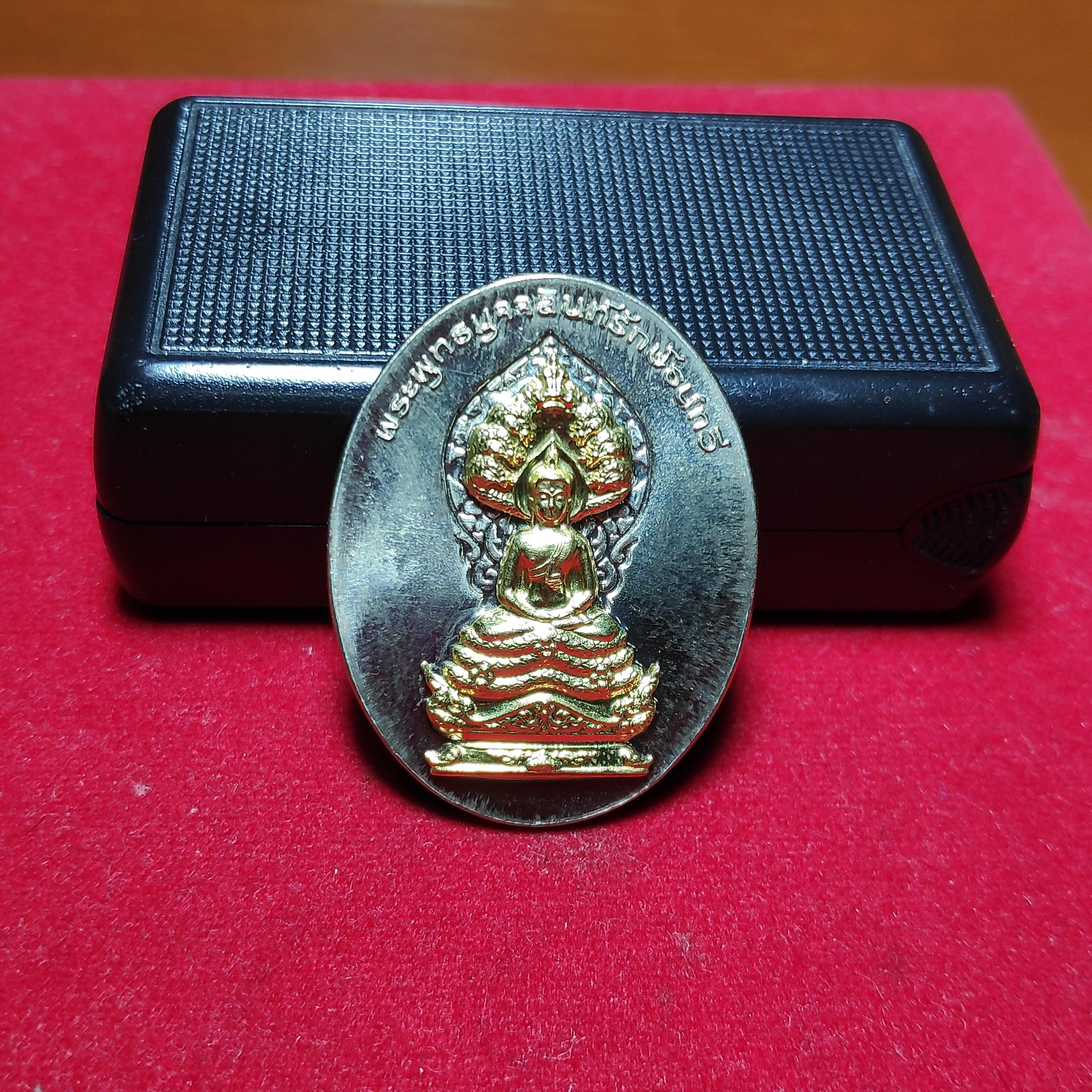 เหรียญนาคปรกพระพุทธมุจจลินท์รักษ์ธนทวีพระมหาจักรพรรคิโพธิสัตว์กวนอิมปี2557