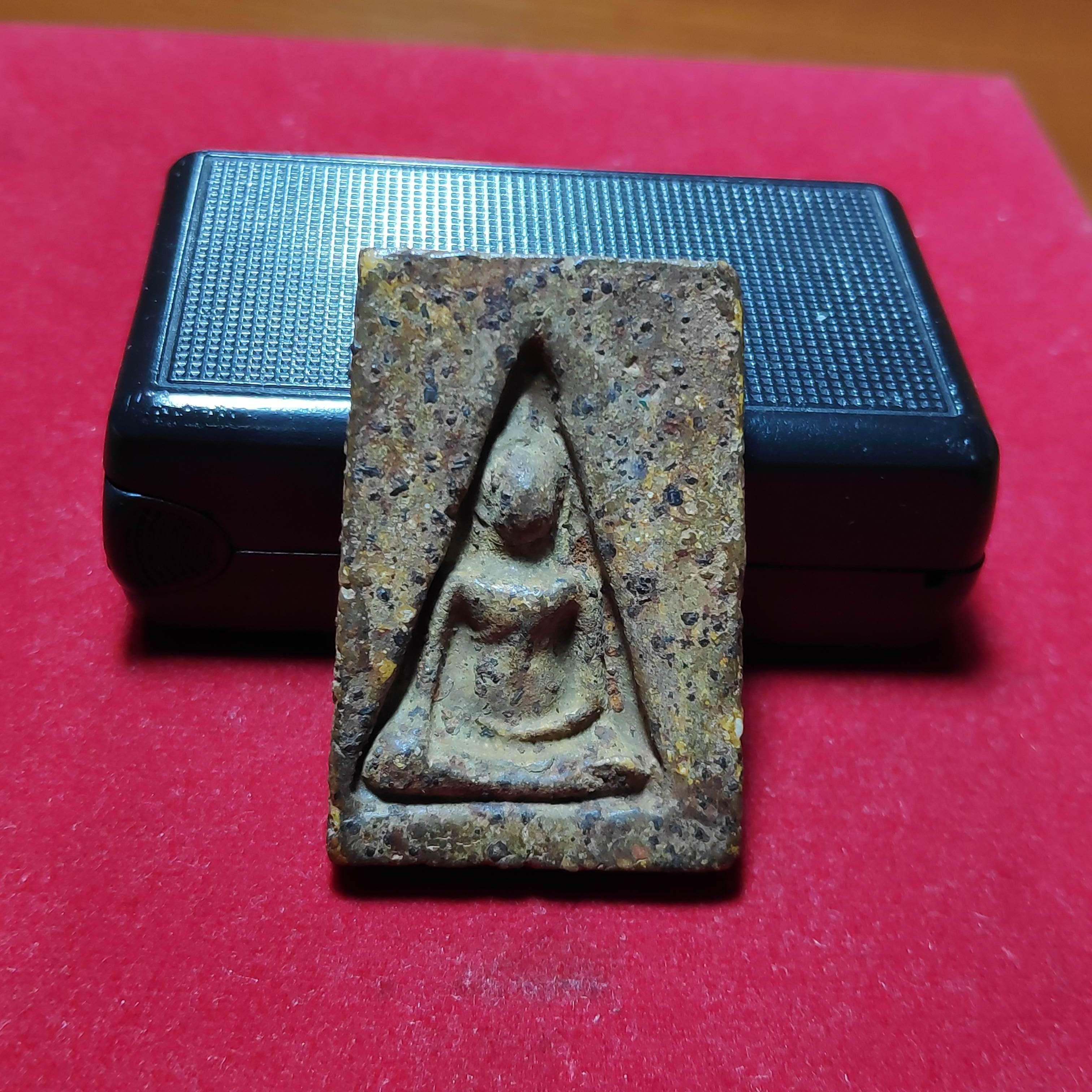 พระสมเด็จวัดระฆังพิมพ์ใหญ่หลังเเบบพระนางพญา