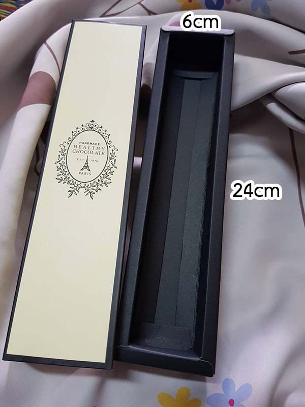 กล่องช็อคโกแลต 6 ช่อง 6x24x3.5 ลายหอไอเฟล ทรงยาว กรมท่า เหลืองอ่อน